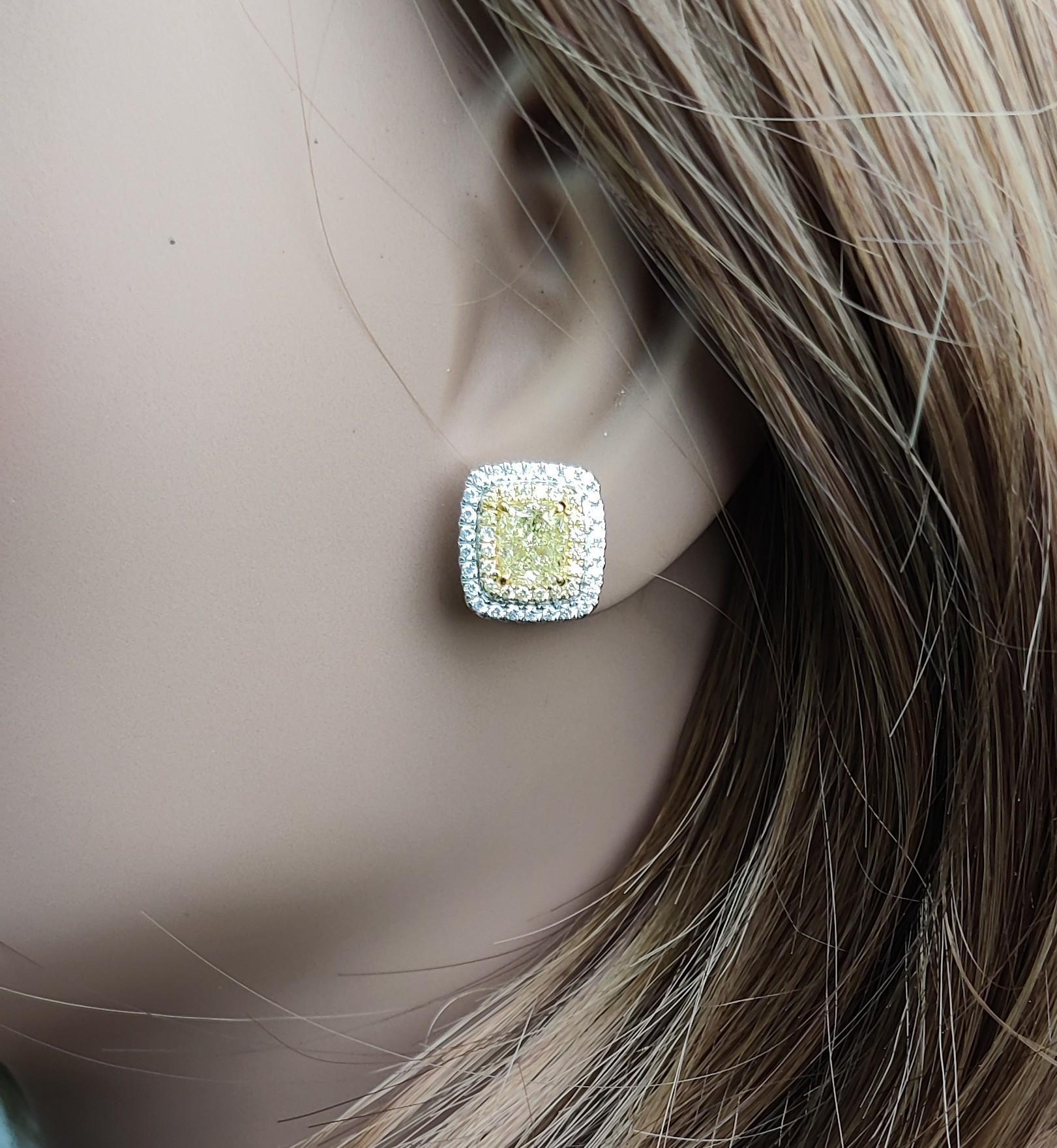 GIA Certified Natural Yellow Cushion Diamond 3.05 Carat TW Gold Stud Earrings In condizioni Nuovo in vendita a New York, NY