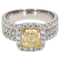 GIA-zertifizierter natürlicher gelber Diamant im Kissenschliff 3.20 Karat TW Gold Cocktail-Ring