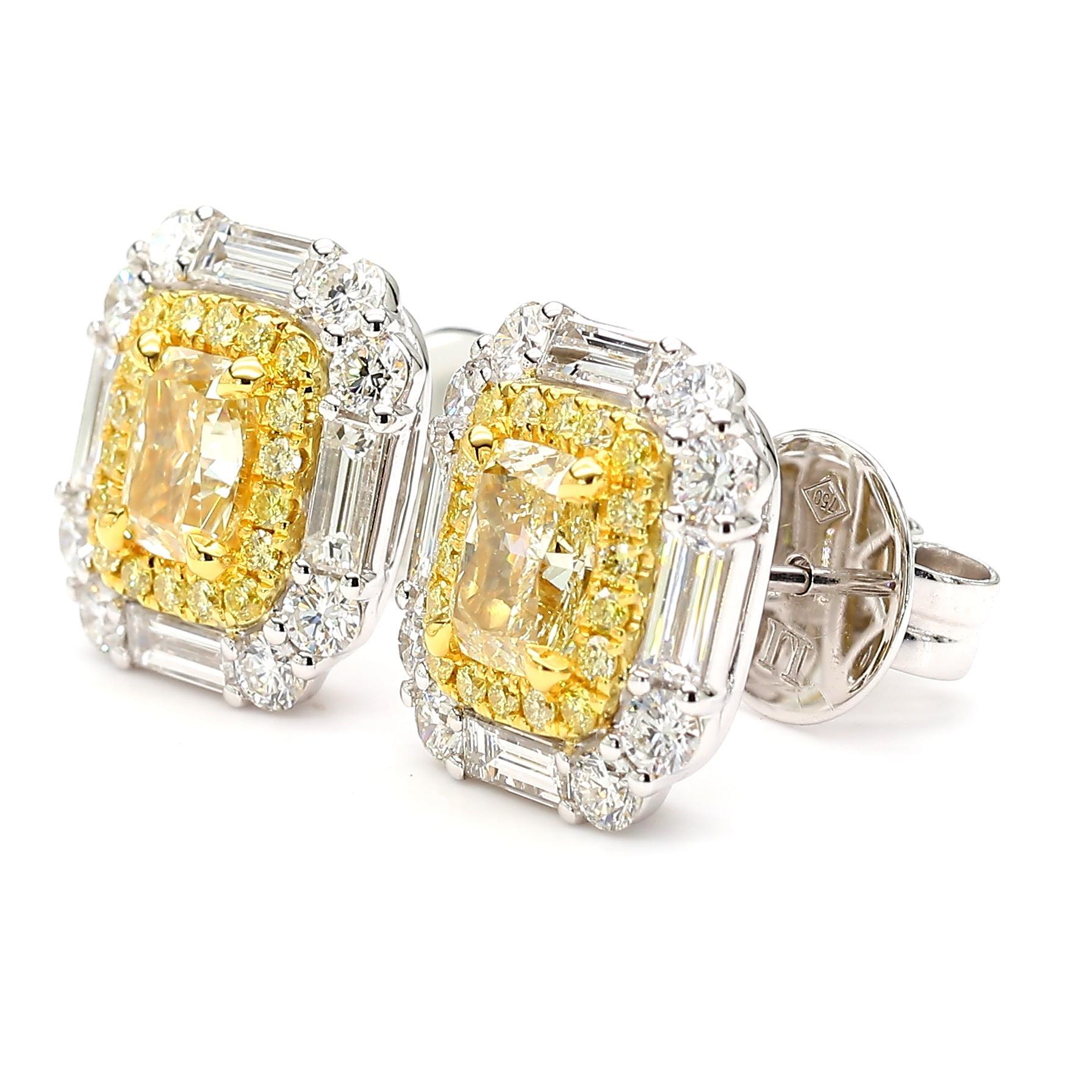 I bellissimi orecchini di diamanti certificati GIA di RareGemworld. Montato in una splendida montatura in oro giallo e bianco 18 carati con diamanti naturali gialli taglio cuscino. I diamanti gialli sono circondati da un diamante bianco naturale con