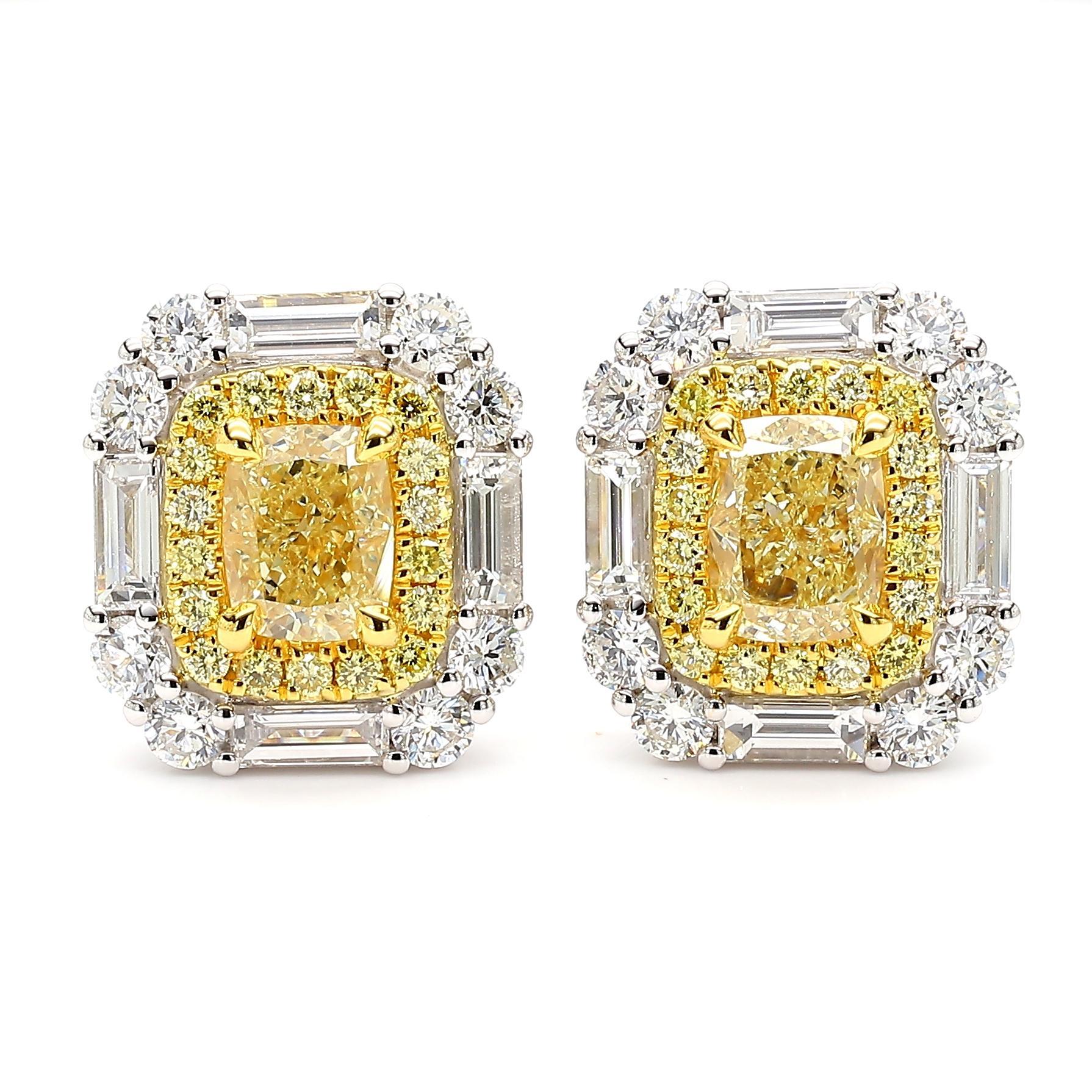 Contemporaneo Orecchini con perno in oro con diamante giallo naturale certificato GIA da 3.36 carati TW in vendita
