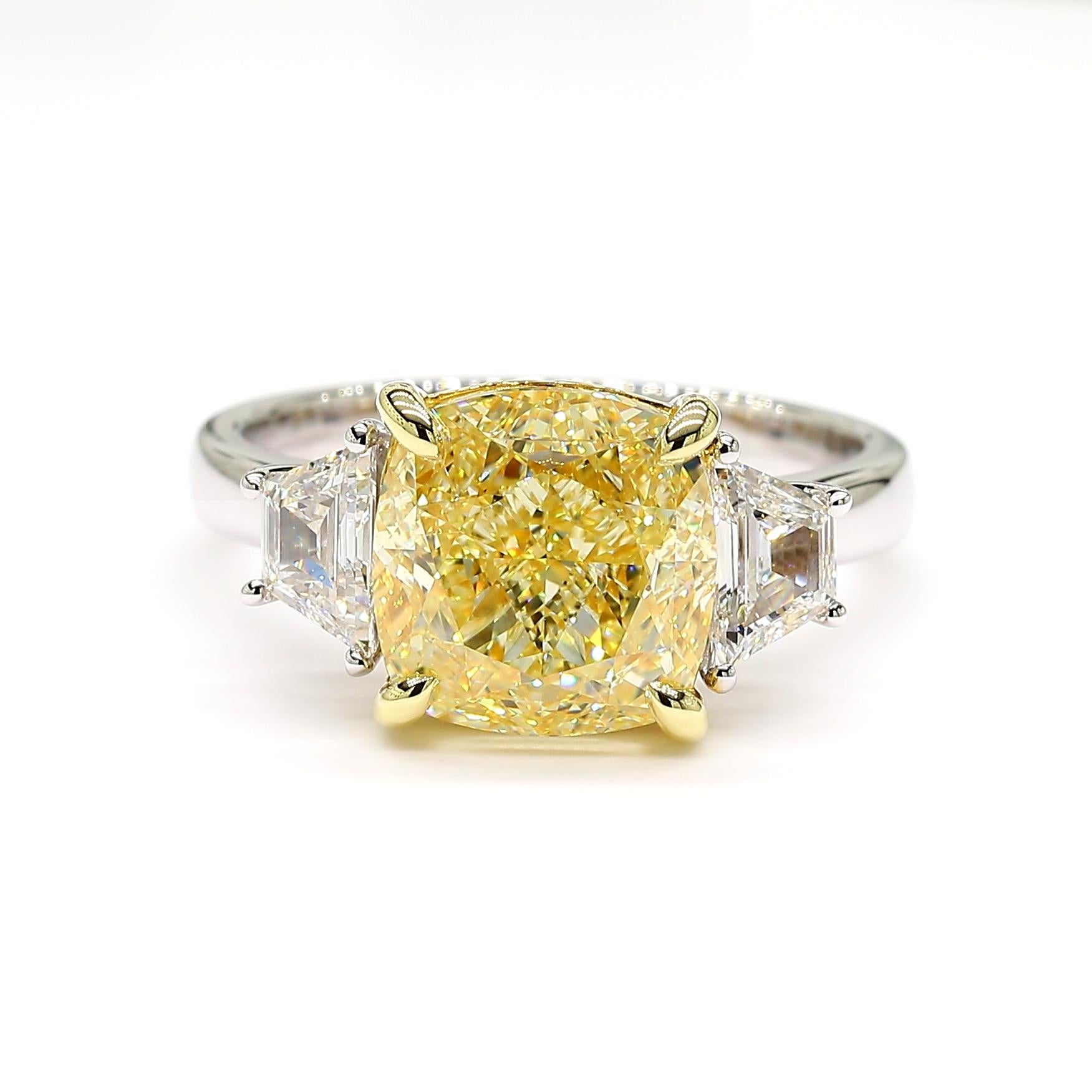 Bague cocktail en or jaune naturel certifié GIA avec diamant coussin de 5.59 carats poids total en vente 2