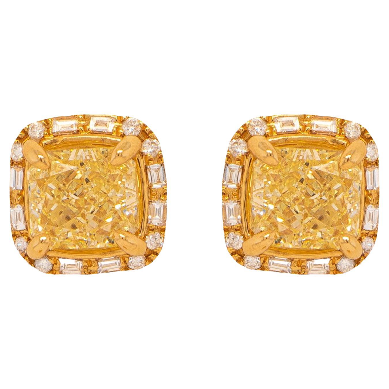 GIA Certified Natural Fancy Yellow Diamond Stud Ears 2.27 Carats 18K Gold en vente