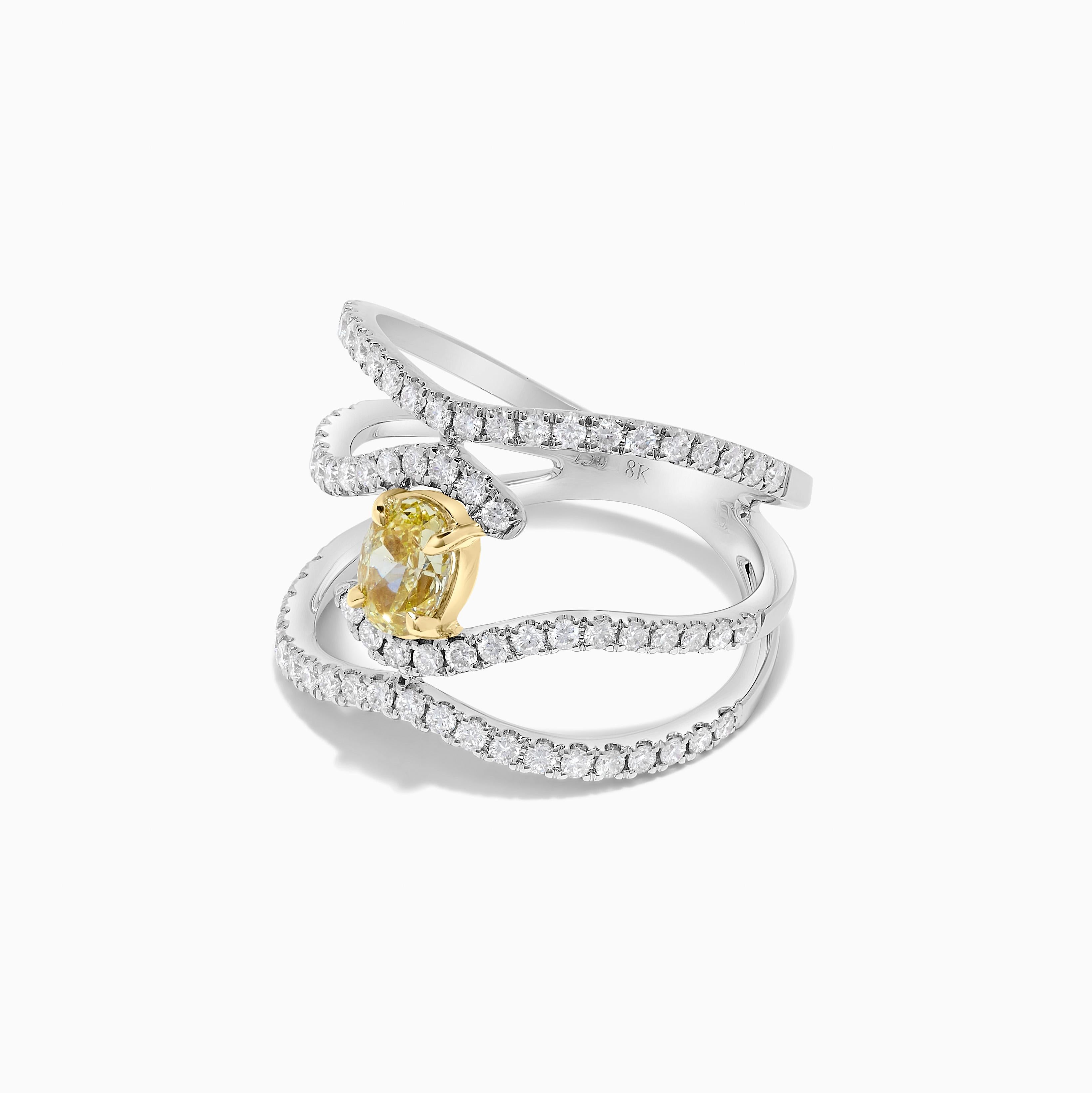 Der klassische GIA-zertifizierte Diamantring von RareGemWorld. Montiert in einer schönen Fassung aus 18K Gelb- und Weißgold mit einem natürlichen gelben Diamanten im Ovalschliff. Der gelbe Diamant ist von kleinen runden weißen Naturdiamanten