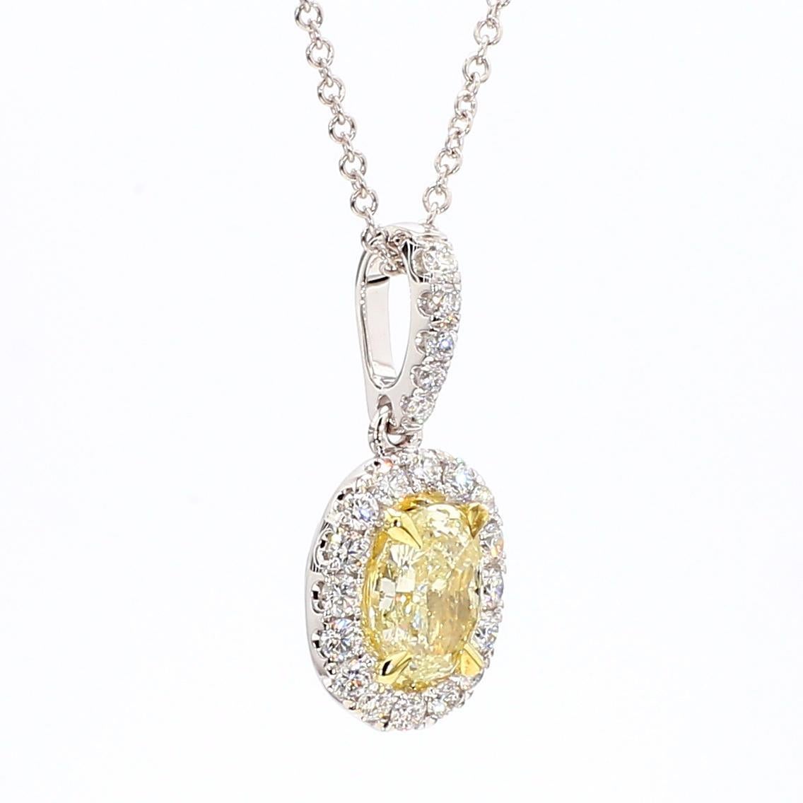 Taille ovale Pendentif en or jaune naturel avec diamant ovale de 1.05 carats poids total certifié par le GIA en vente