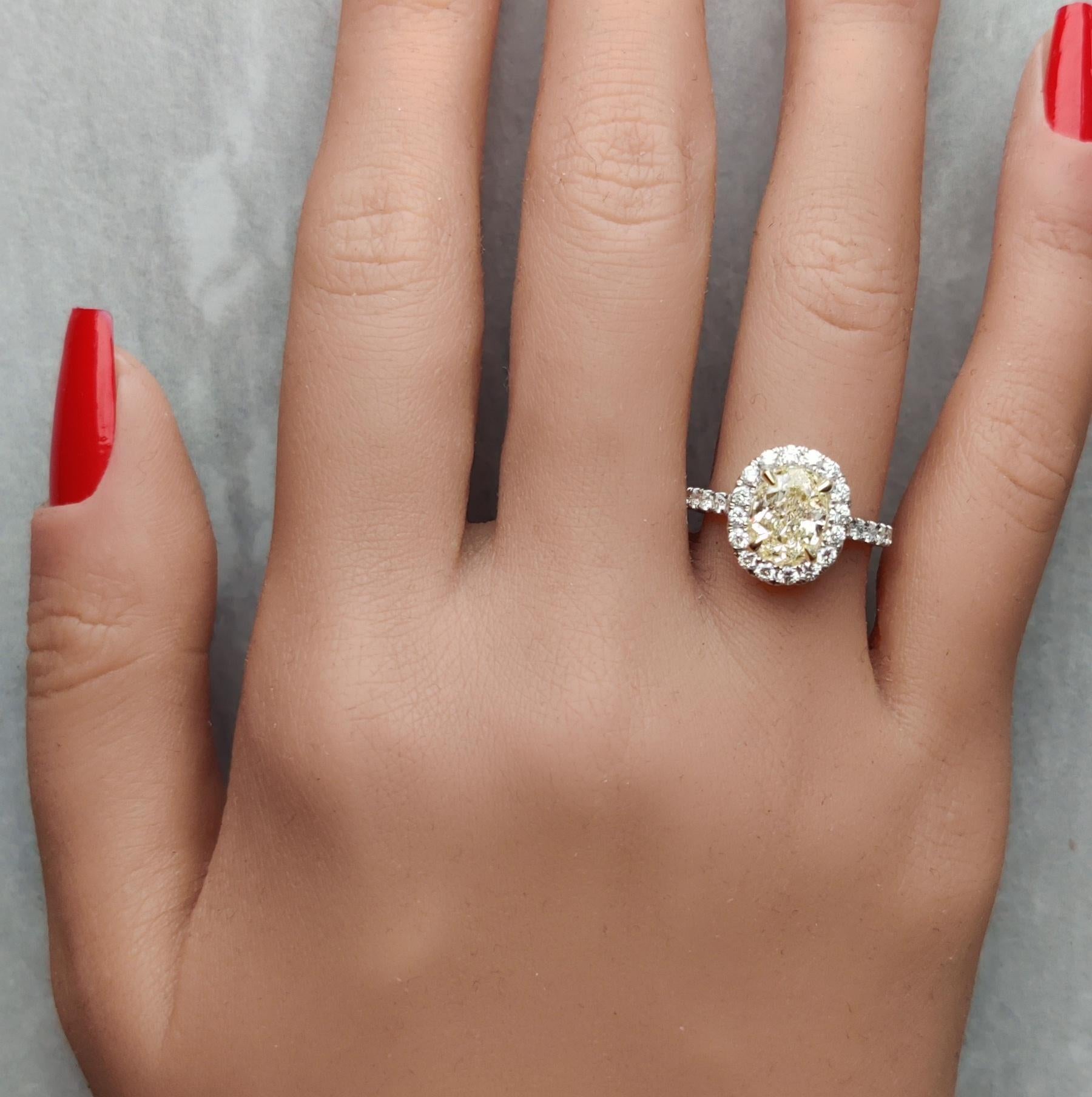 GIA Certified Natural Yellow Oval Diamond 2.66 Carat TW Gold Cocktail Ring In New Condition For Sale In New York, NY