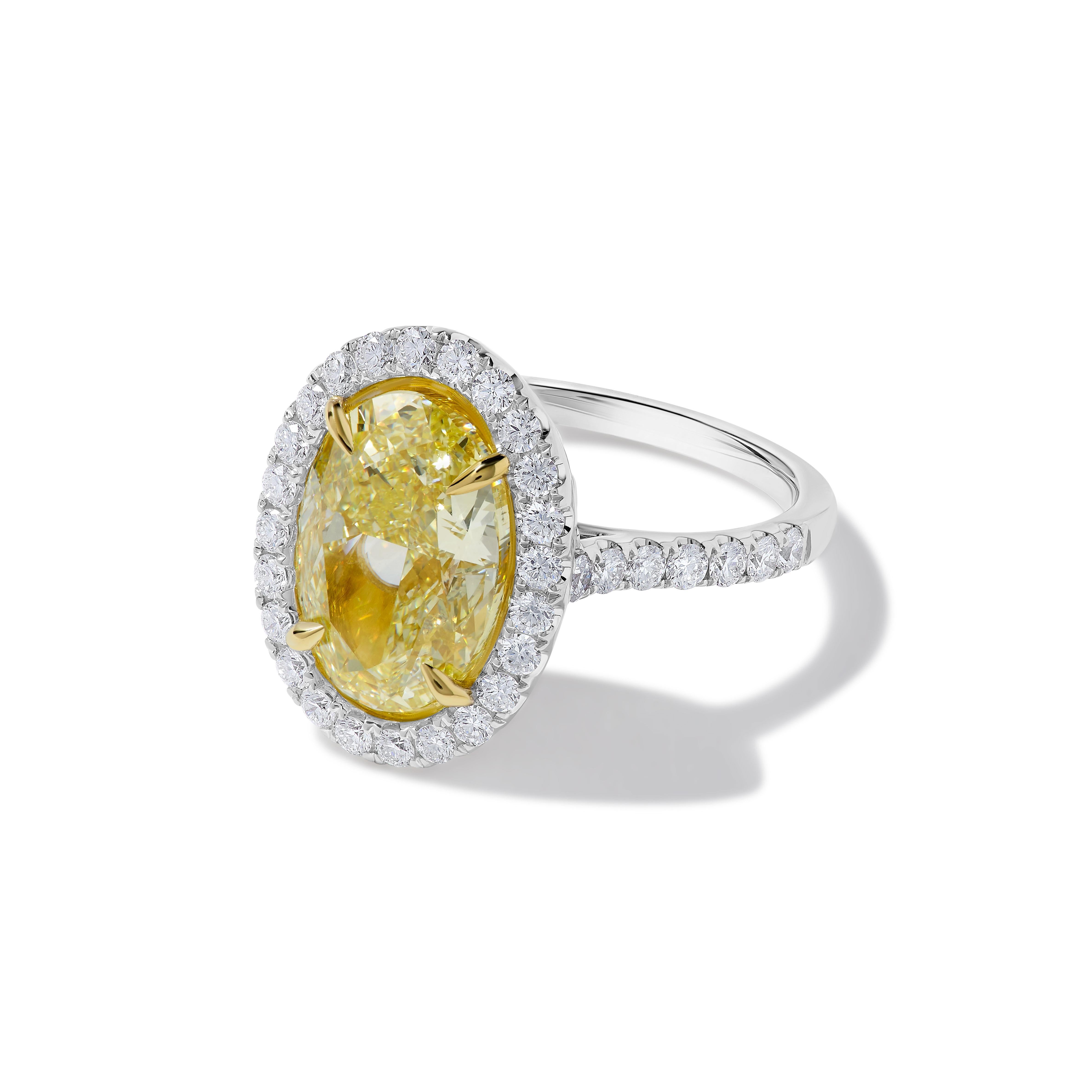Anillo de cóctel de oro con diamante ovalado amarillo natural certificado por GIA de 5.78 quilates TW Contemporáneo en venta