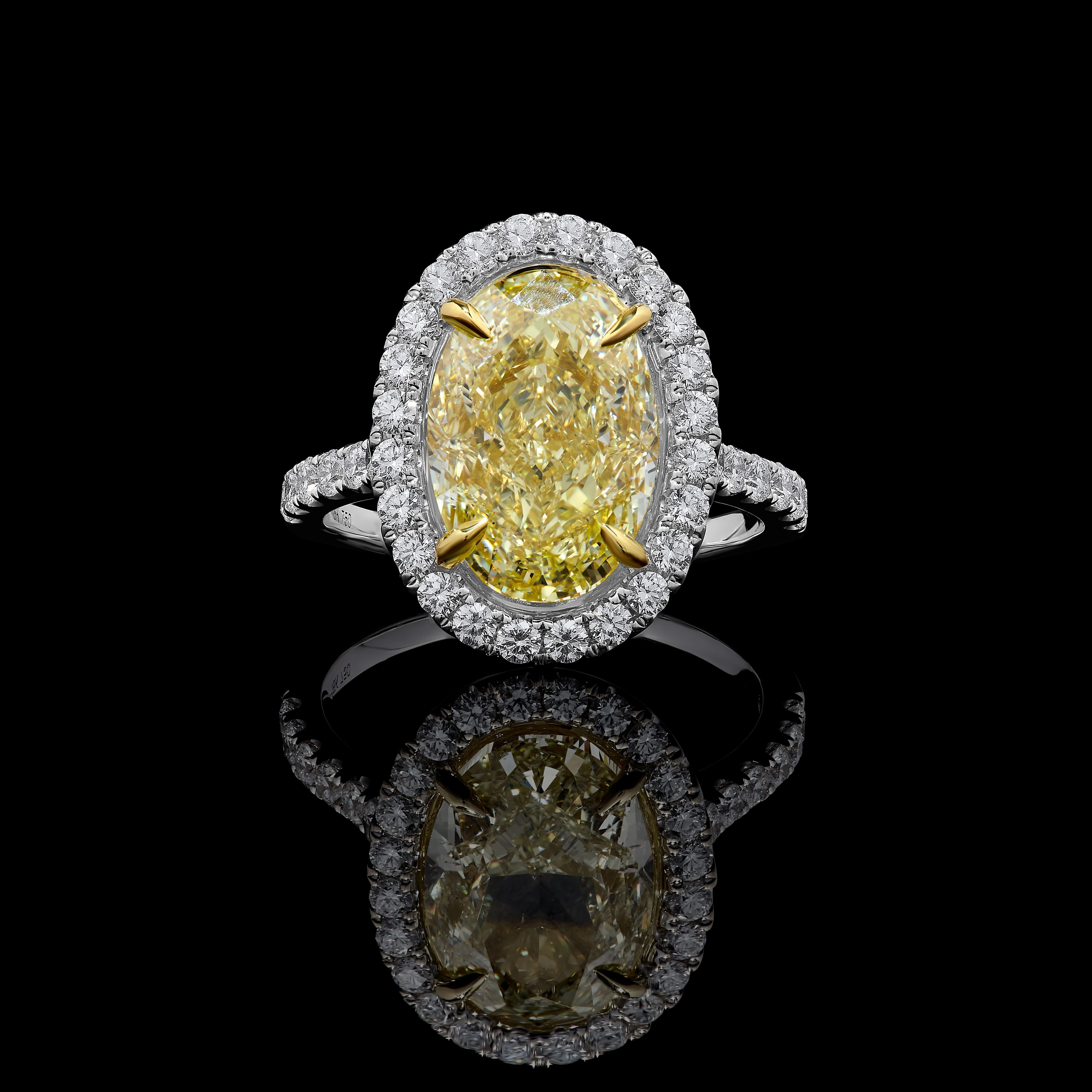 Anillo de cóctel de oro con diamante ovalado amarillo natural certificado por GIA de 5.78 quilates TW en Nuevo estado para la venta en New York, NY