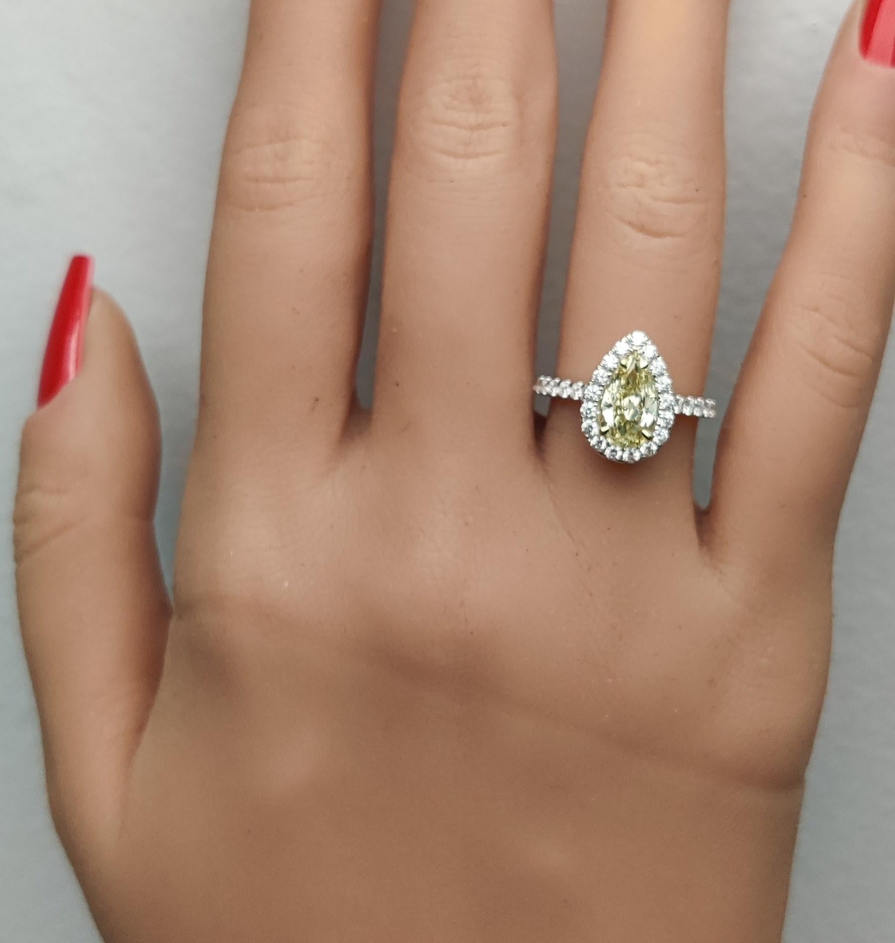 GIA Certified Natural Yellow Pear Diamond 1.69 Carat TW Gold Cocktail Ring In New Condition For Sale In New York, NY
