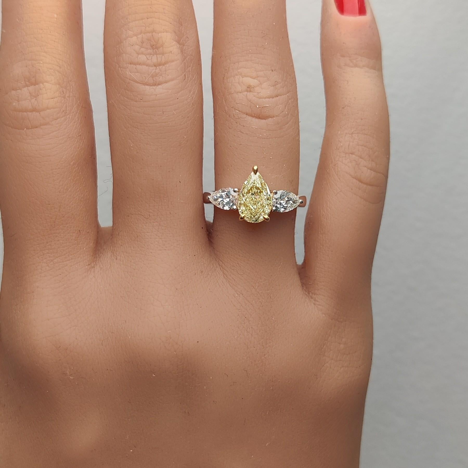 GIA Certified Natural Yellow Pear Diamond 2.31 Carat TW Gold Cocktail Ring Neuf - En vente à New York, NY