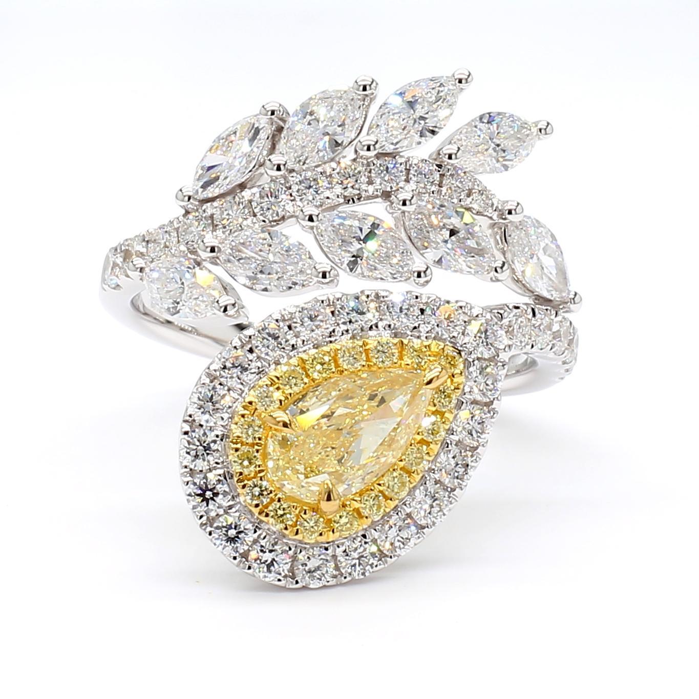 GIA-zertifizierter natürlicher gelber birnenförmiger Diamant 2.81 Karat TW Gold Cocktail-Ring (Zeitgenössisch) im Angebot