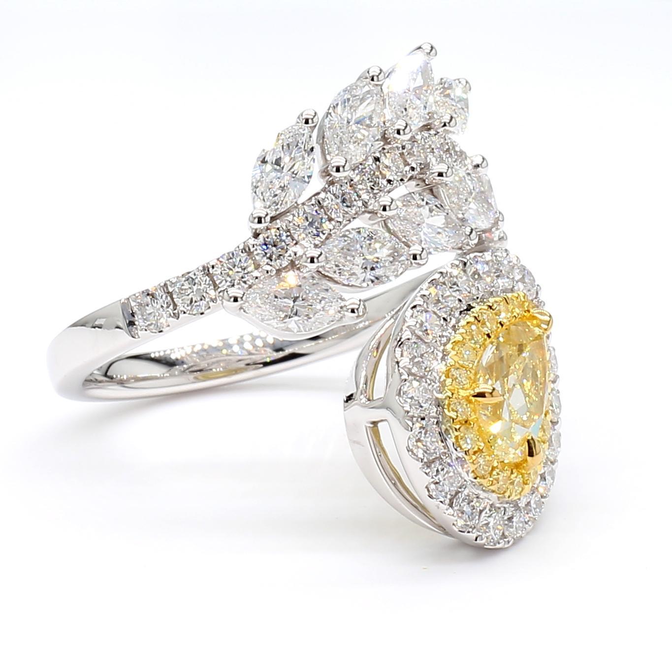 GIA-zertifizierter natürlicher gelber birnenförmiger Diamant 2.81 Karat TW Gold Cocktail-Ring (Tropfenschliff) im Angebot