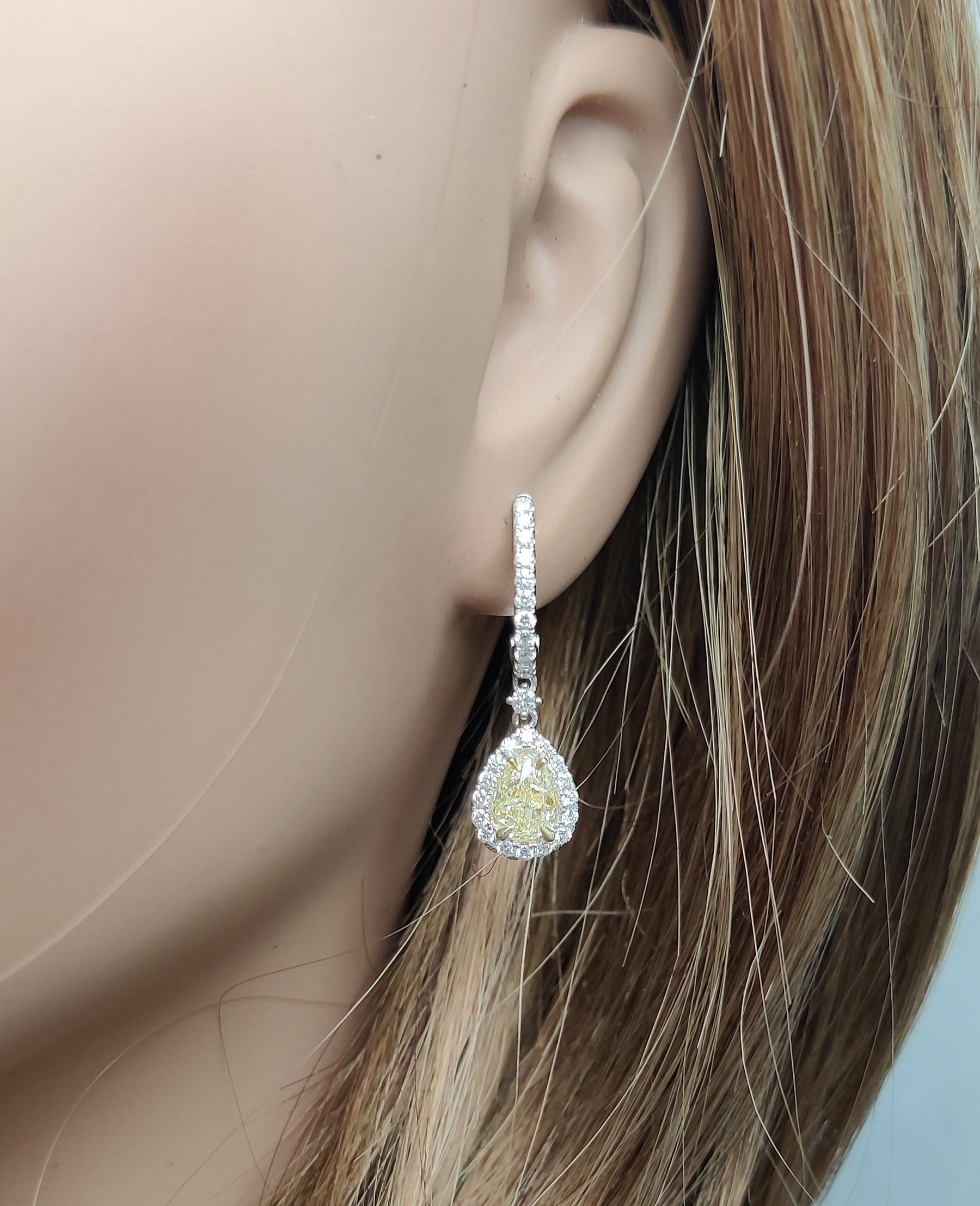 Pendientes de gota de oro con diamante amarillo pera natural certificado por GIA de 2.88 quilates TW en Nuevo estado para la venta en New York, NY