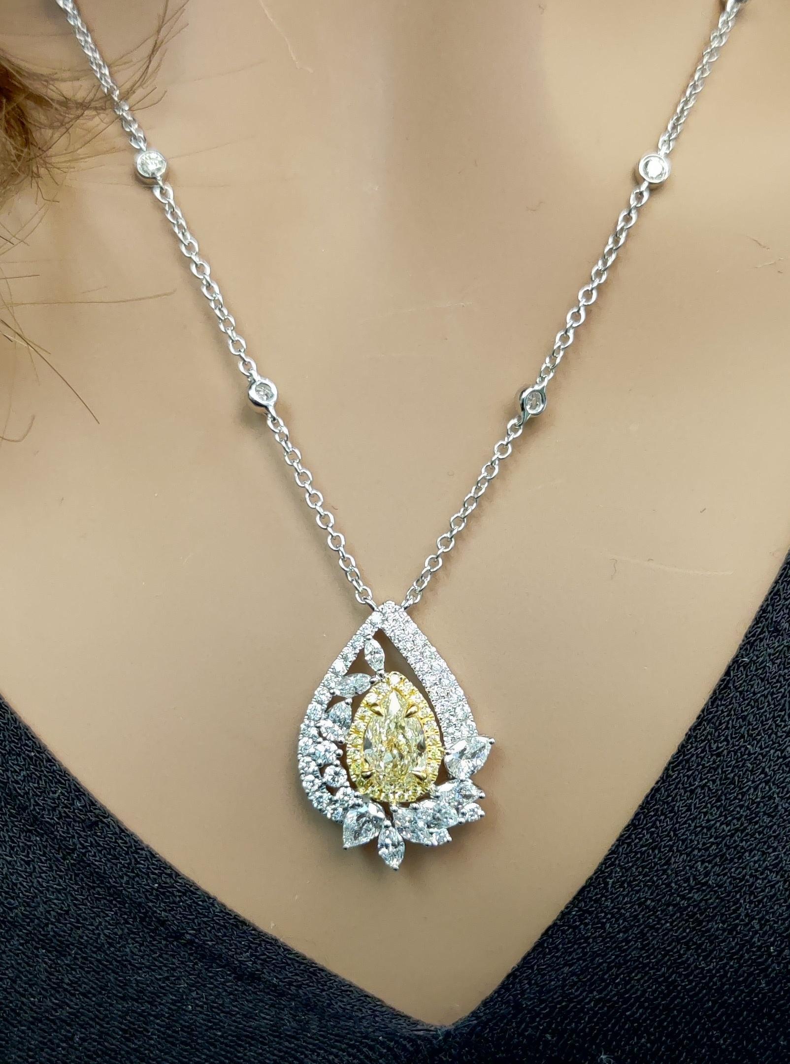 Colgante de gota de oro con diamante amarillo pera natural certificado por GIA de 3.16 quilates TW Corte pera en venta