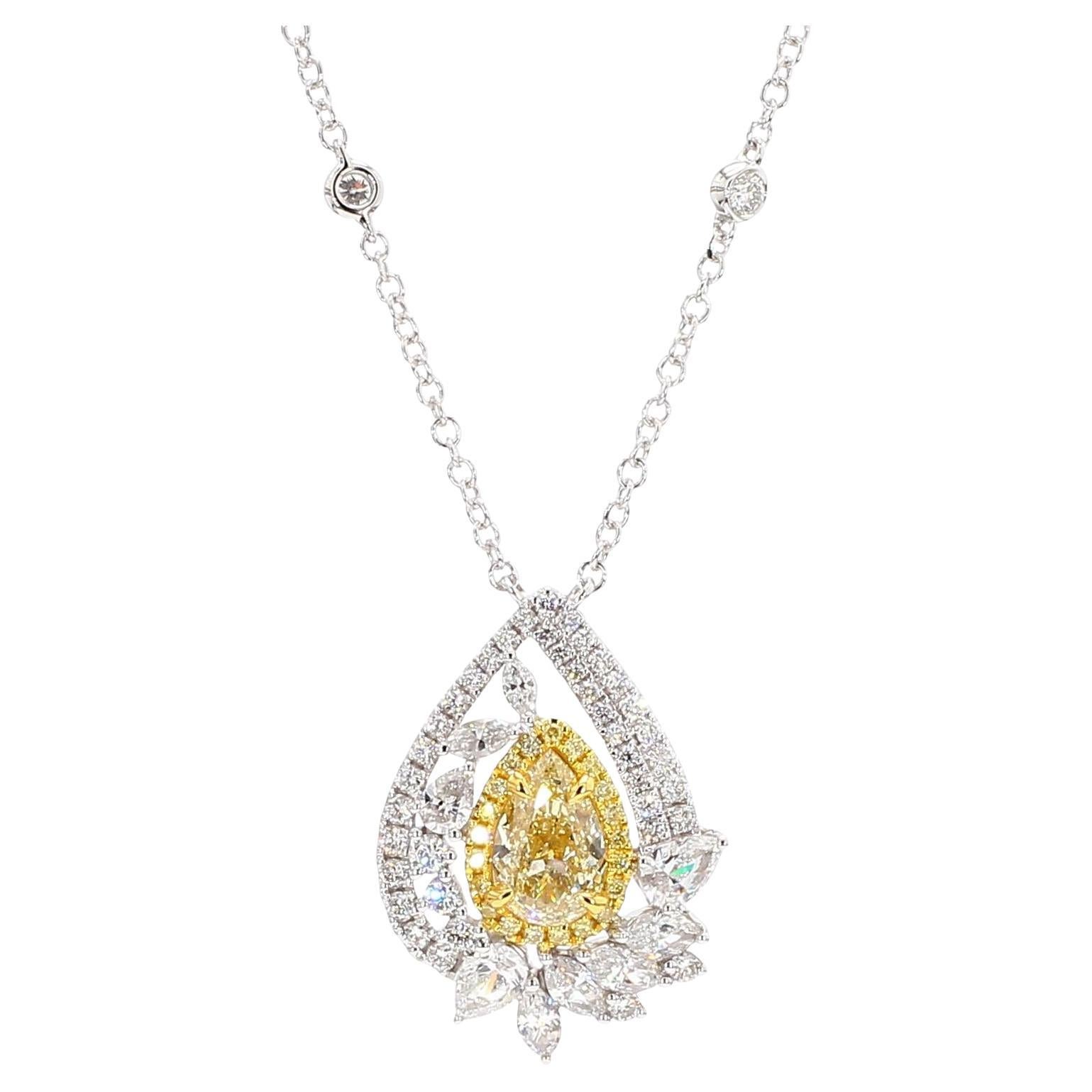 Colgante de gota de oro con diamante amarillo pera natural certificado por GIA de 3.16 quilates TW en venta