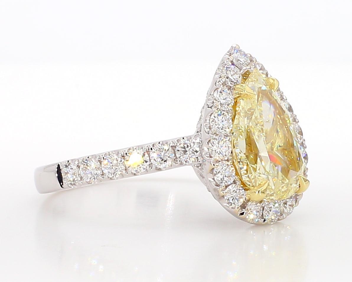 GIA-zertifizierter natürlicher gelber birnenförmiger Diamant 3.41 Karat TW Gold Cocktail-Ring (Tropfenschliff) im Angebot