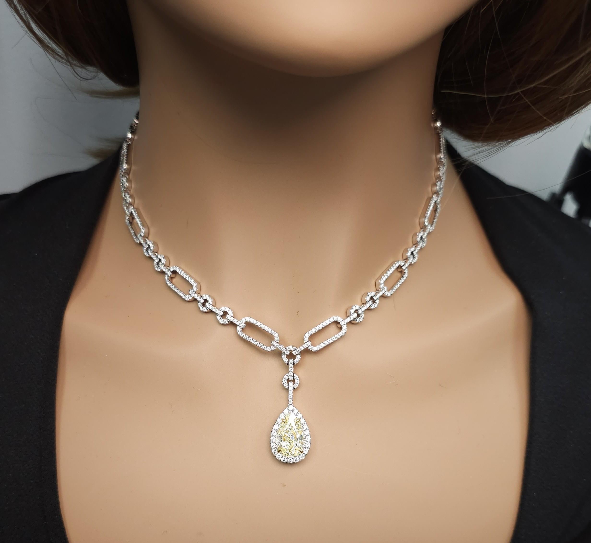 GIA Certified Natural Yellow Pear Diamond 8.68 Carat TW Gold Drop Necklace In condizioni Nuovo in vendita a New York, NY