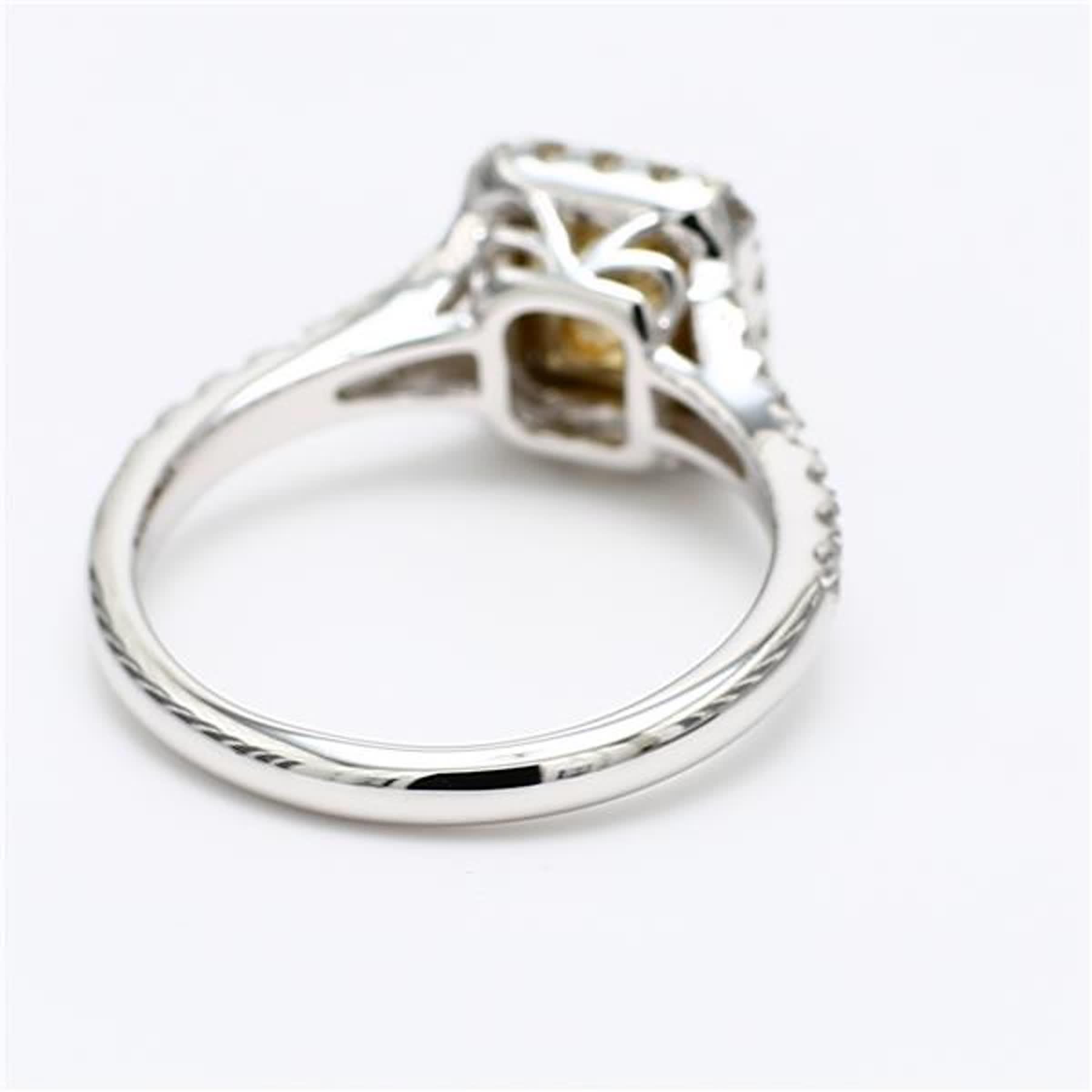 Taille radiant Bague plaquée en diamant jaune radiant et blanc de 1.44 carat poids total, certifiée GIA en vente