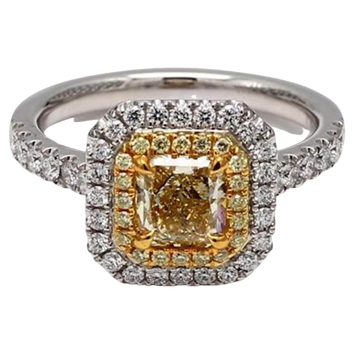 Bague plaquée en diamant jaune radiant et blanc de 1.54 carat poids total, certifiée GIA