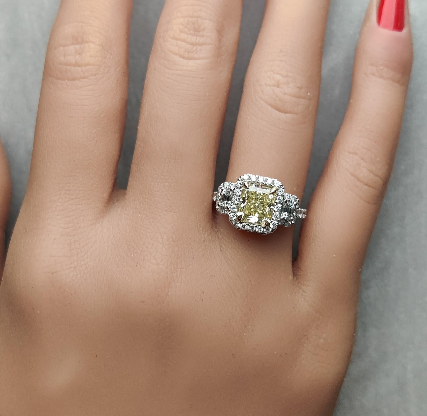 GIA-zertifizierter natürlicher gelber strahlender und weißer Diamant 3.07 Karat TW Goldring im Zustand „Neu“ in New York, NY