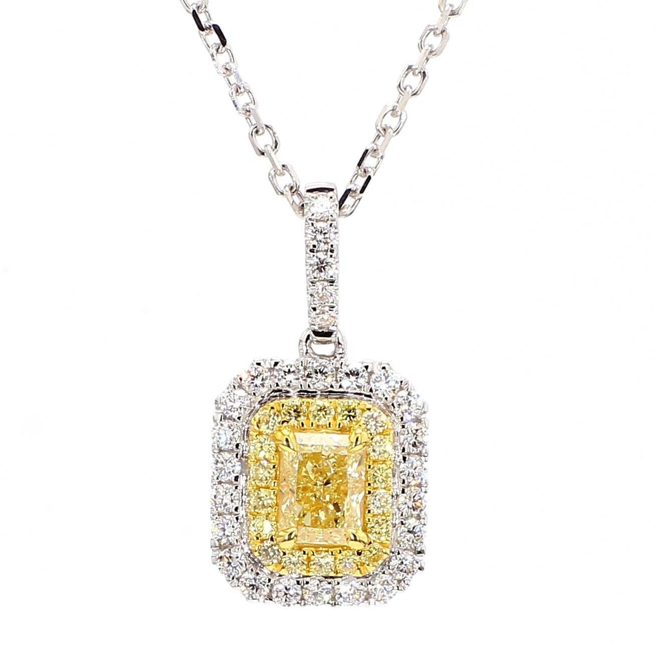 Contemporain Pendentif en or jaune radiant de 1.17 carat poids total certifié par le GIA en vente