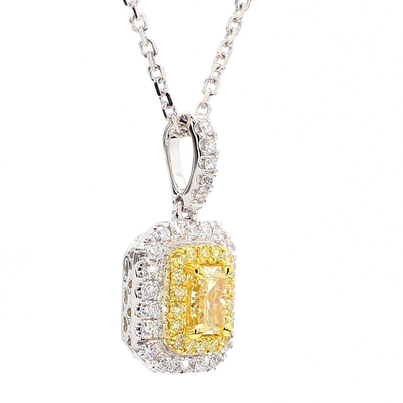 Taille radiant Pendentif en or jaune radiant de 1.17 carat poids total certifié par le GIA en vente