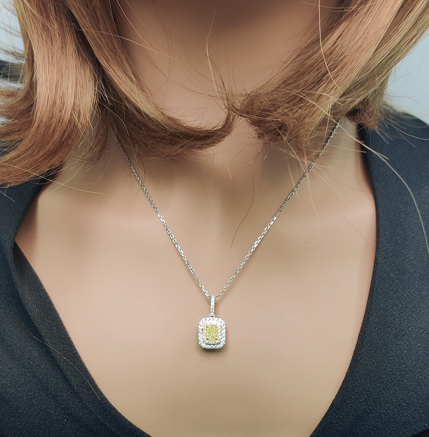 Pendentif en or jaune radiant de 1.17 carat poids total certifié par le GIA Neuf - En vente à New York, NY