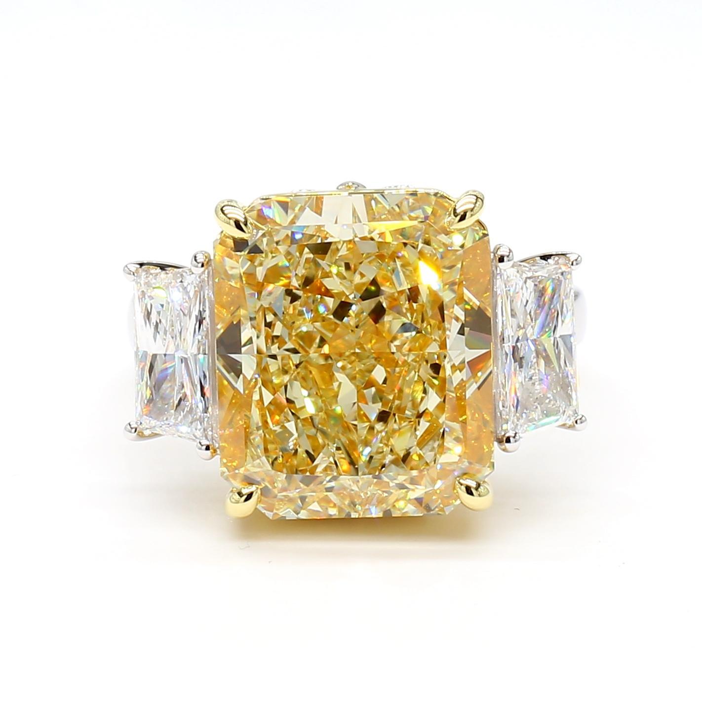 Contemporain Bague cocktail en or jaune radiant certifiée GIA de 12.03 carat poids total en vente