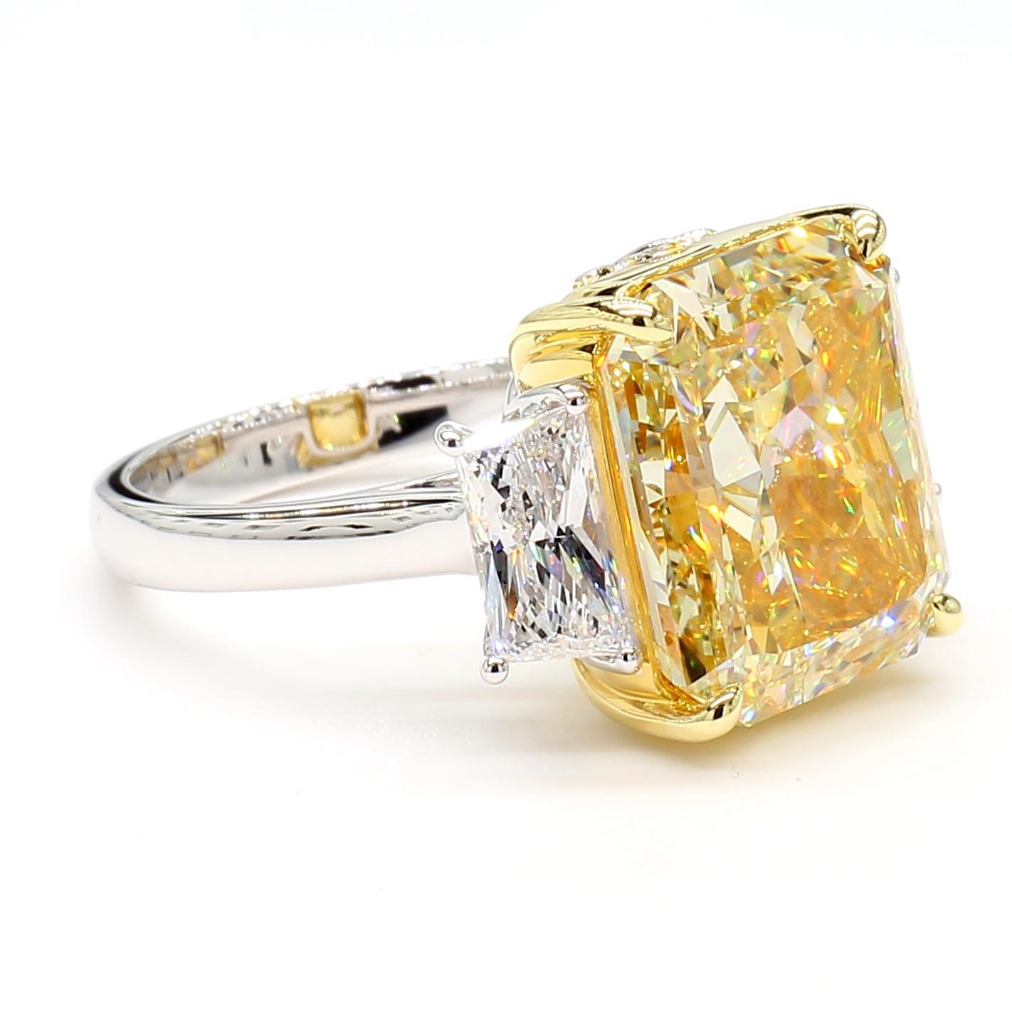 Taille radiant Bague cocktail en or jaune radiant certifiée GIA de 12.03 carat poids total en vente