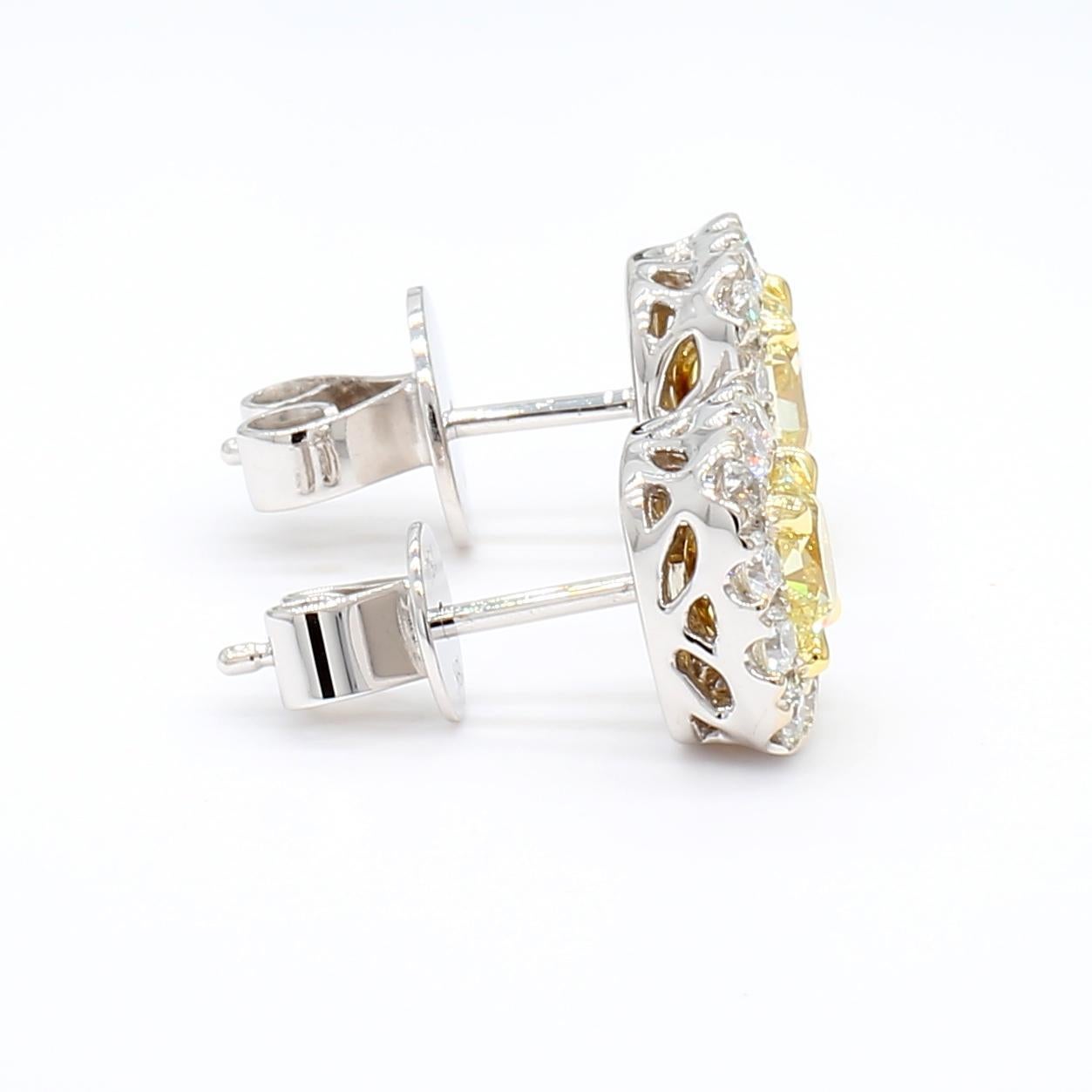Contemporaneo Orecchini a perno in oro con diamante giallo radiante naturale certificato GIA da 1.39 carati TW in vendita
