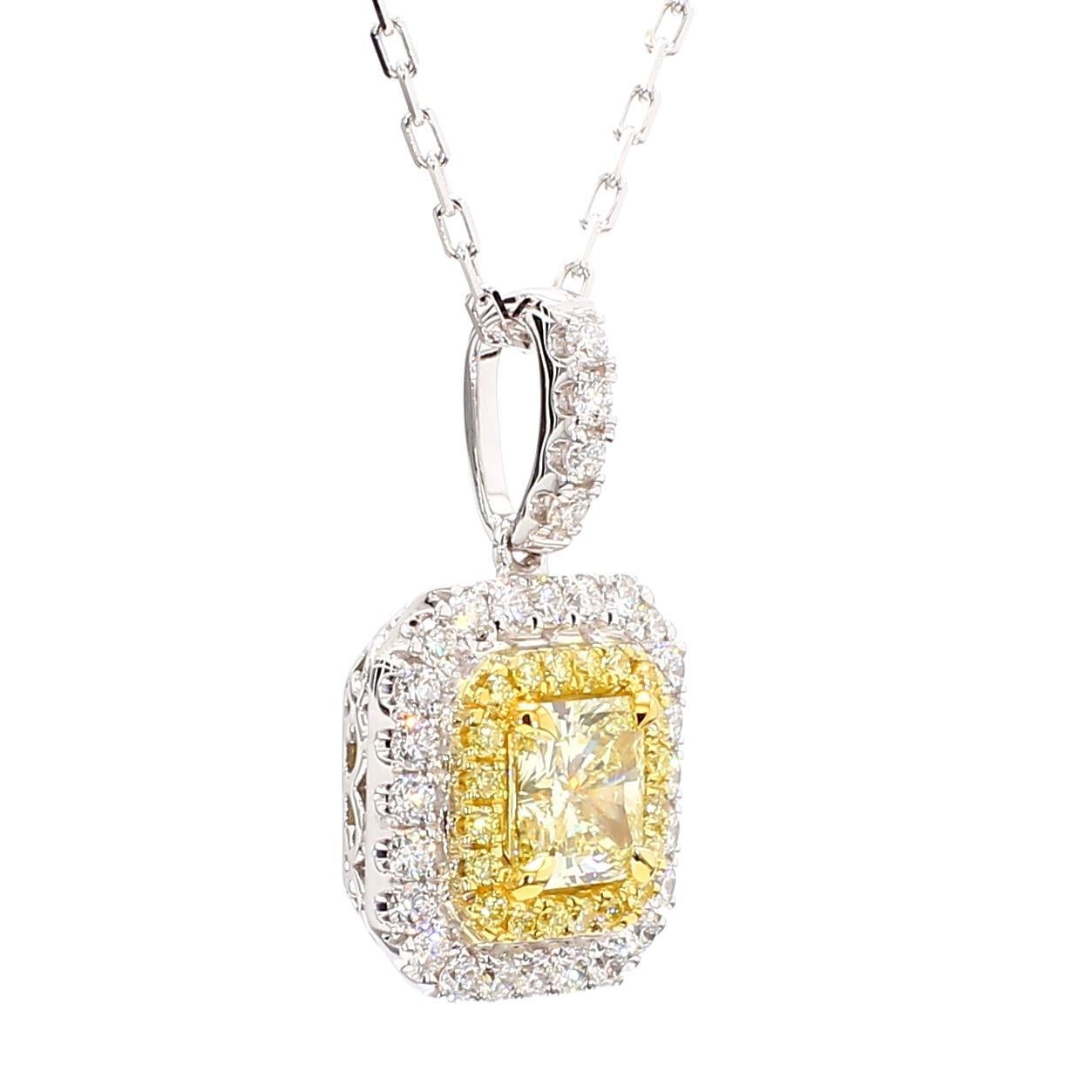 Taille radiant Pendentif en or jaune radiant de 1.45 carat poids total certifié par le GIA en vente