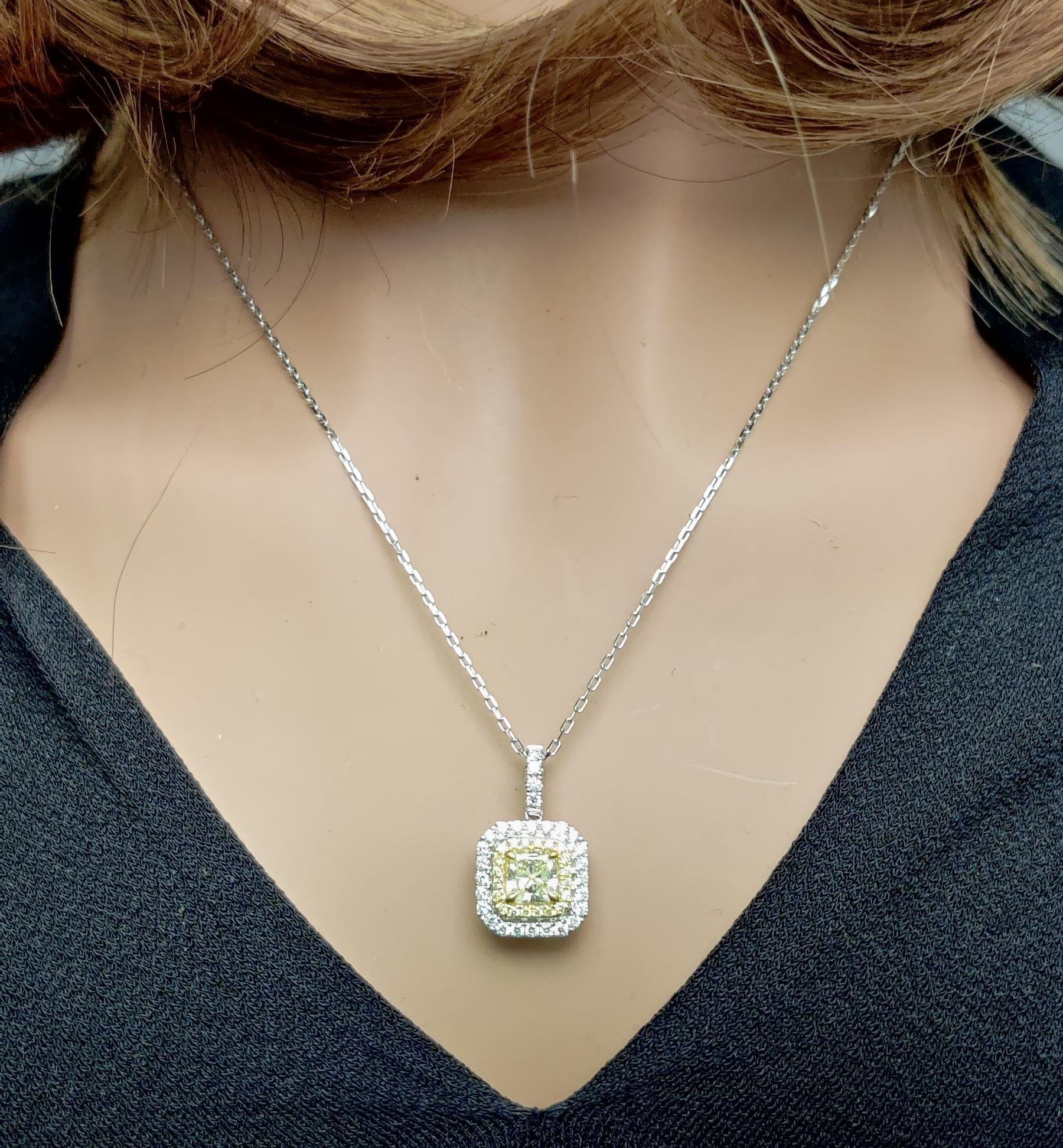 Pendentif en or jaune radiant de 1.45 carat poids total certifié par le GIA Neuf - En vente à New York, NY