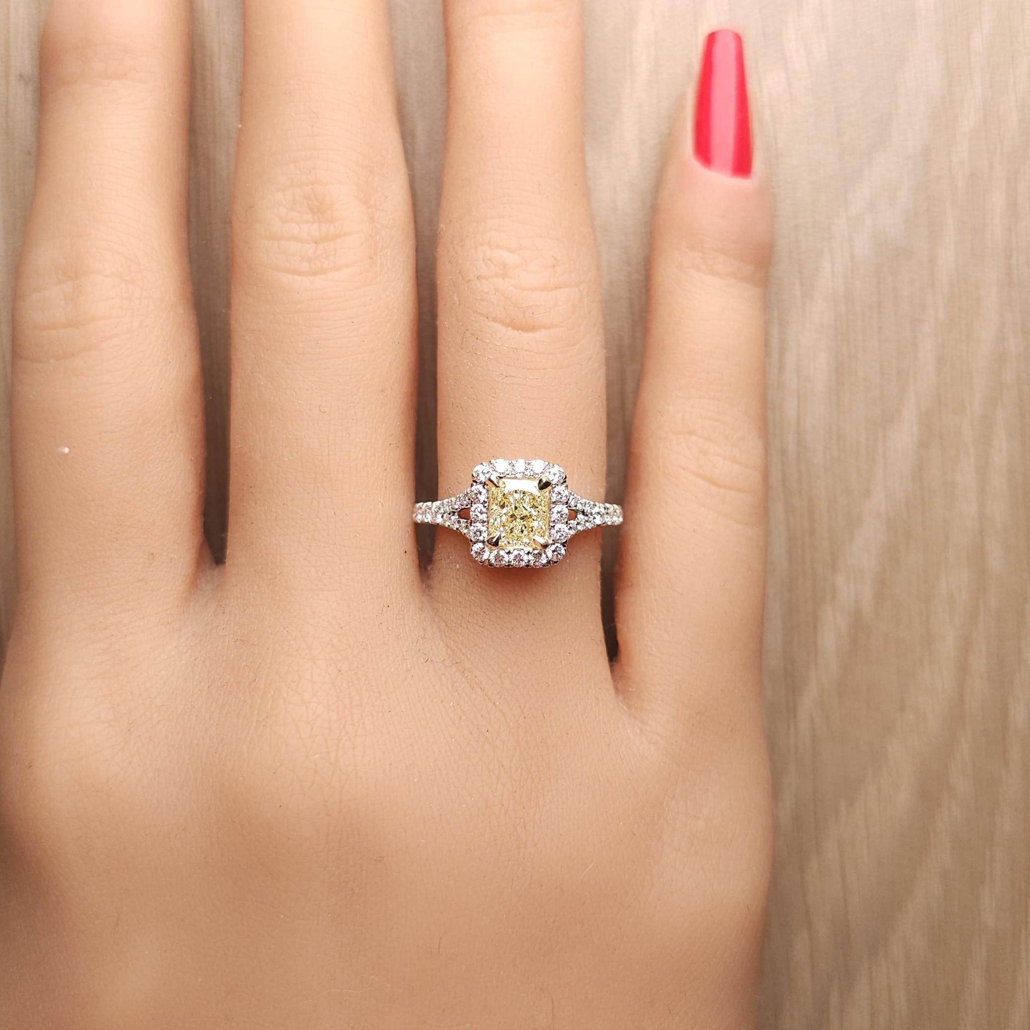 Bague cocktail en or jaune radiant certifiée GIA de 1.51 carat poids total Neuf - En vente à New York, NY
