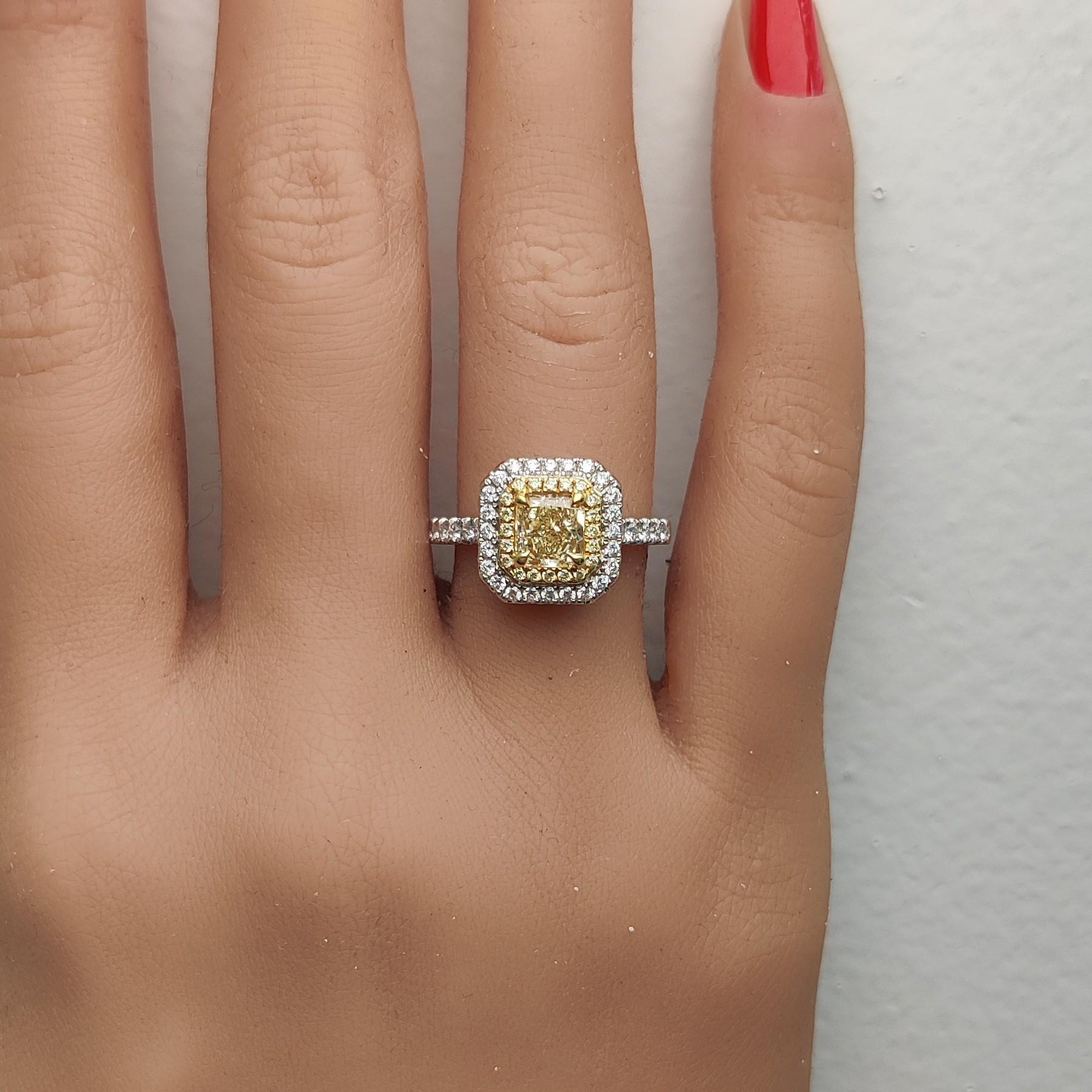 Bague cocktail en or jaune radiant certifiée GIA de 1.54 carat poids total Neuf - En vente à New York, NY