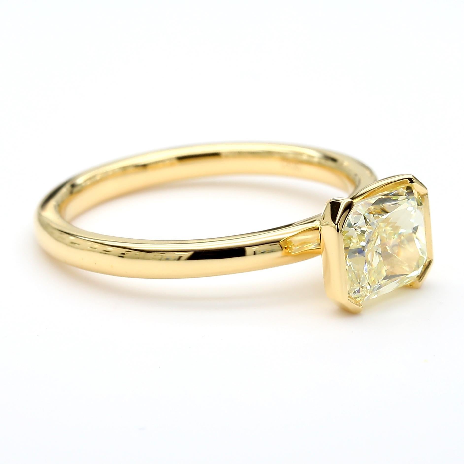 GIA-zertifizierter natürlicher gelber strahlender Diamant 1.55 Karat TW Gold Cocktail-Ring (Radiantschliff) im Angebot