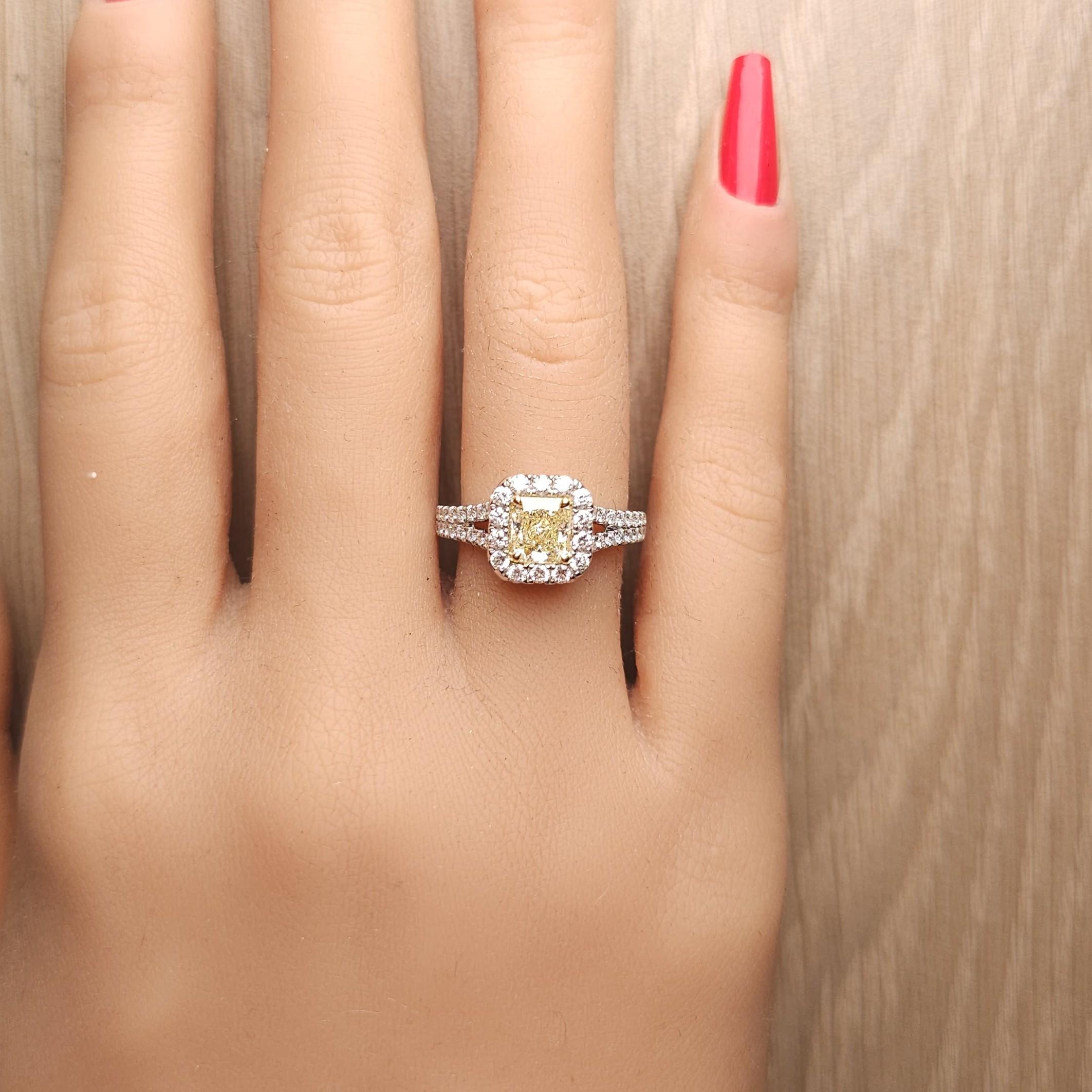 Bague cocktail en or jaune radiant certifiée GIA de 1.57 carat poids total Neuf - En vente à New York, NY