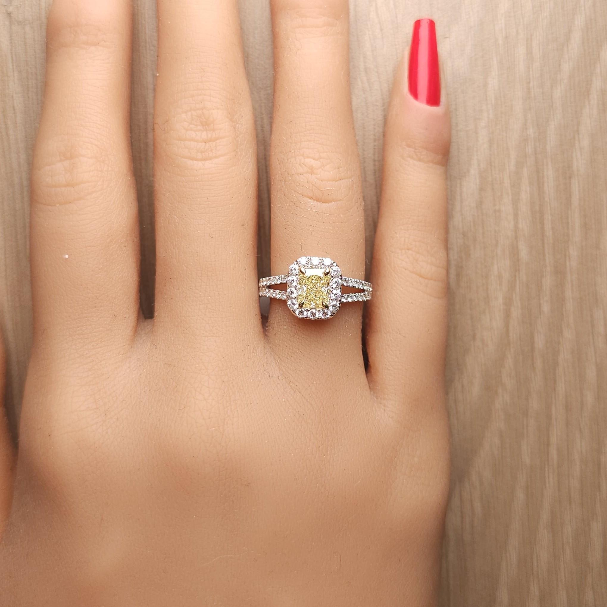 Bague cocktail en or jaune radiant certifiée GIA de 1.66 carat poids total Neuf - En vente à New York, NY