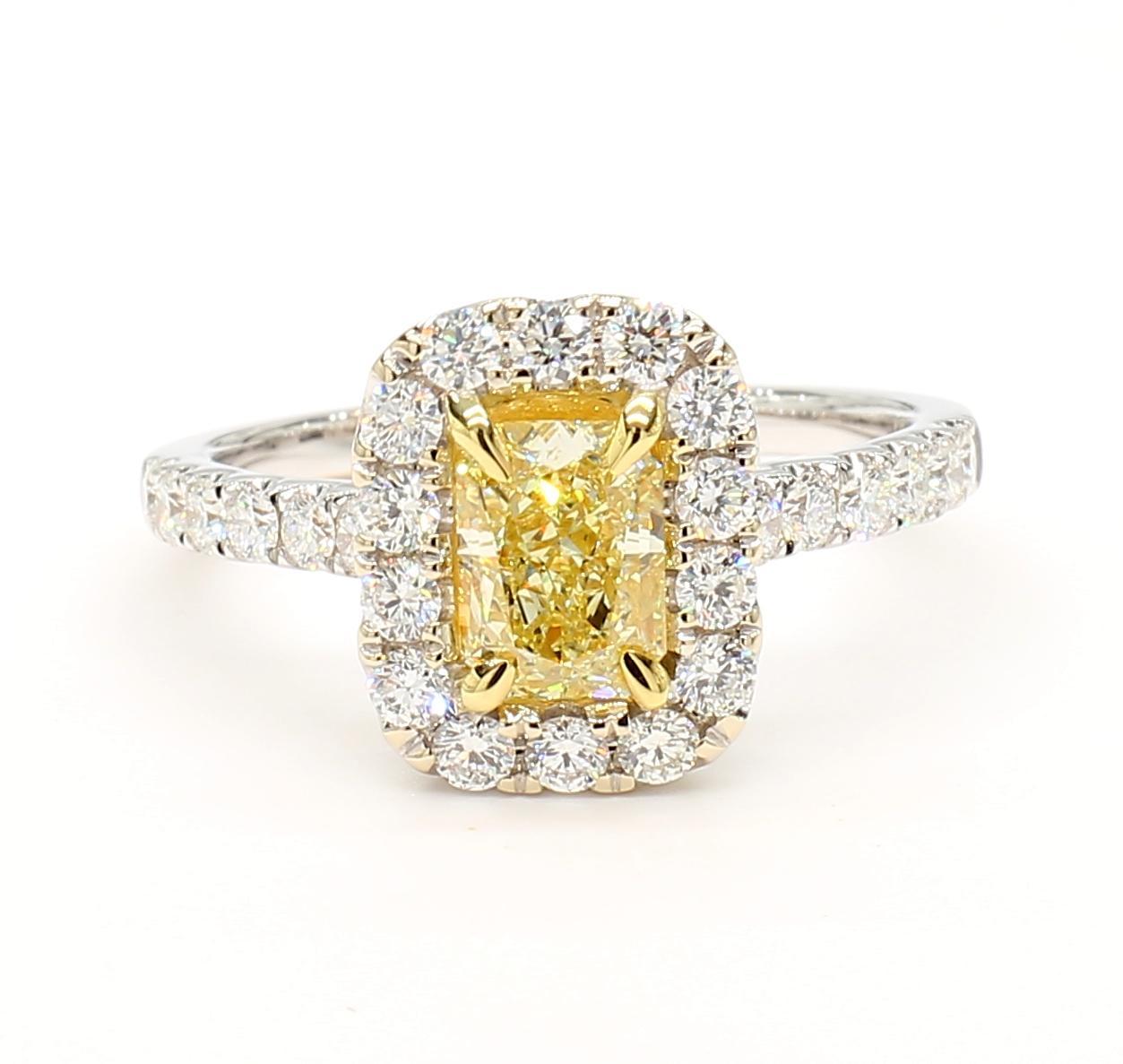 Contemporain Bague cocktail en or jaune radiant certifiée GIA de 1.70 carat poids total en vente