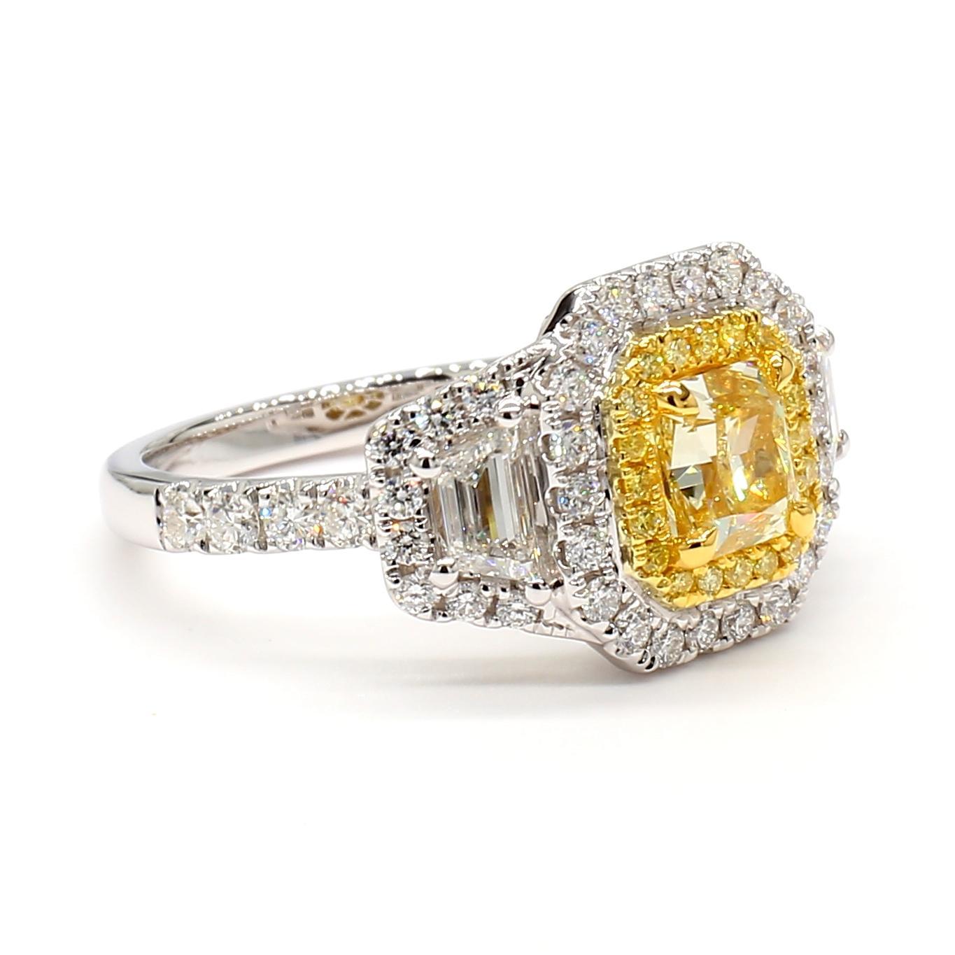 Taille radiant Bague cocktail en or jaune radiant certifiée GIA de 2.05 carat poids total en vente
