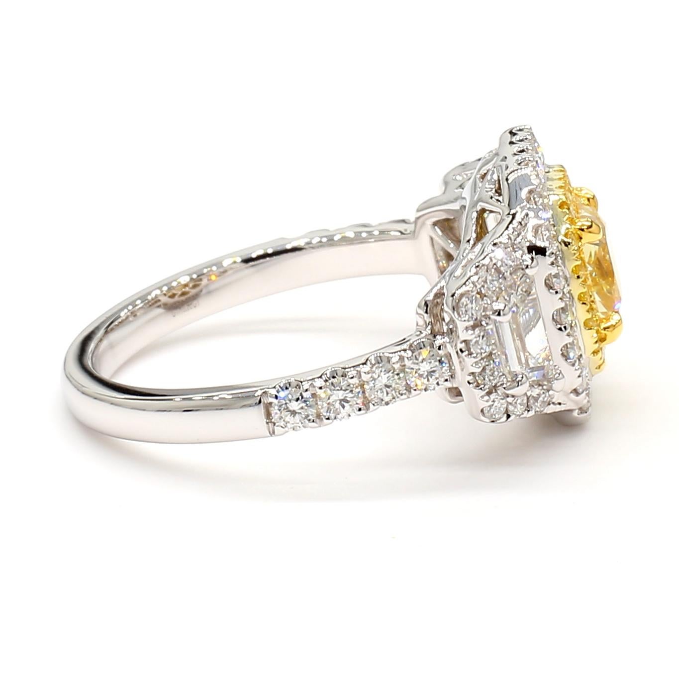 Bague cocktail en or jaune radiant certifiée GIA de 2.05 carat poids total en vente 3