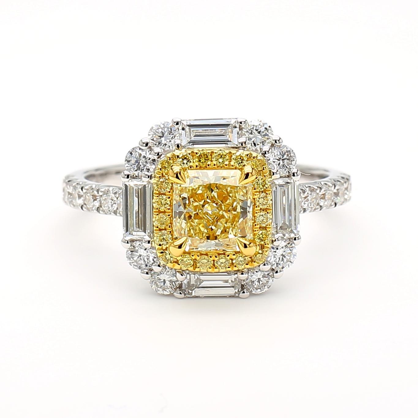 Contemporain Bague cocktail en or jaune radiant certifiée GIA de 2.07 carat poids total en vente