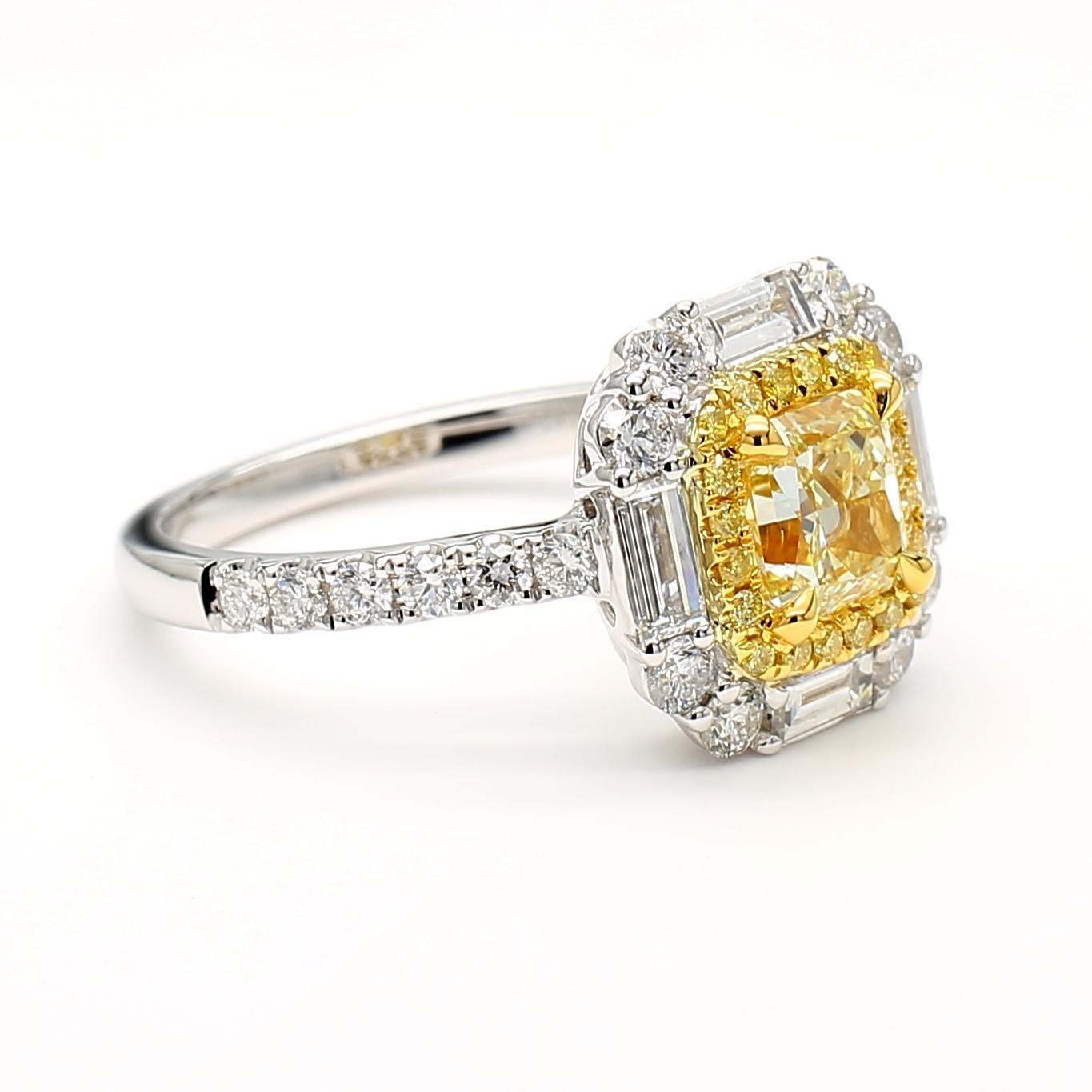 Taille radiant Bague cocktail en or jaune radiant certifiée GIA de 2.07 carat poids total en vente