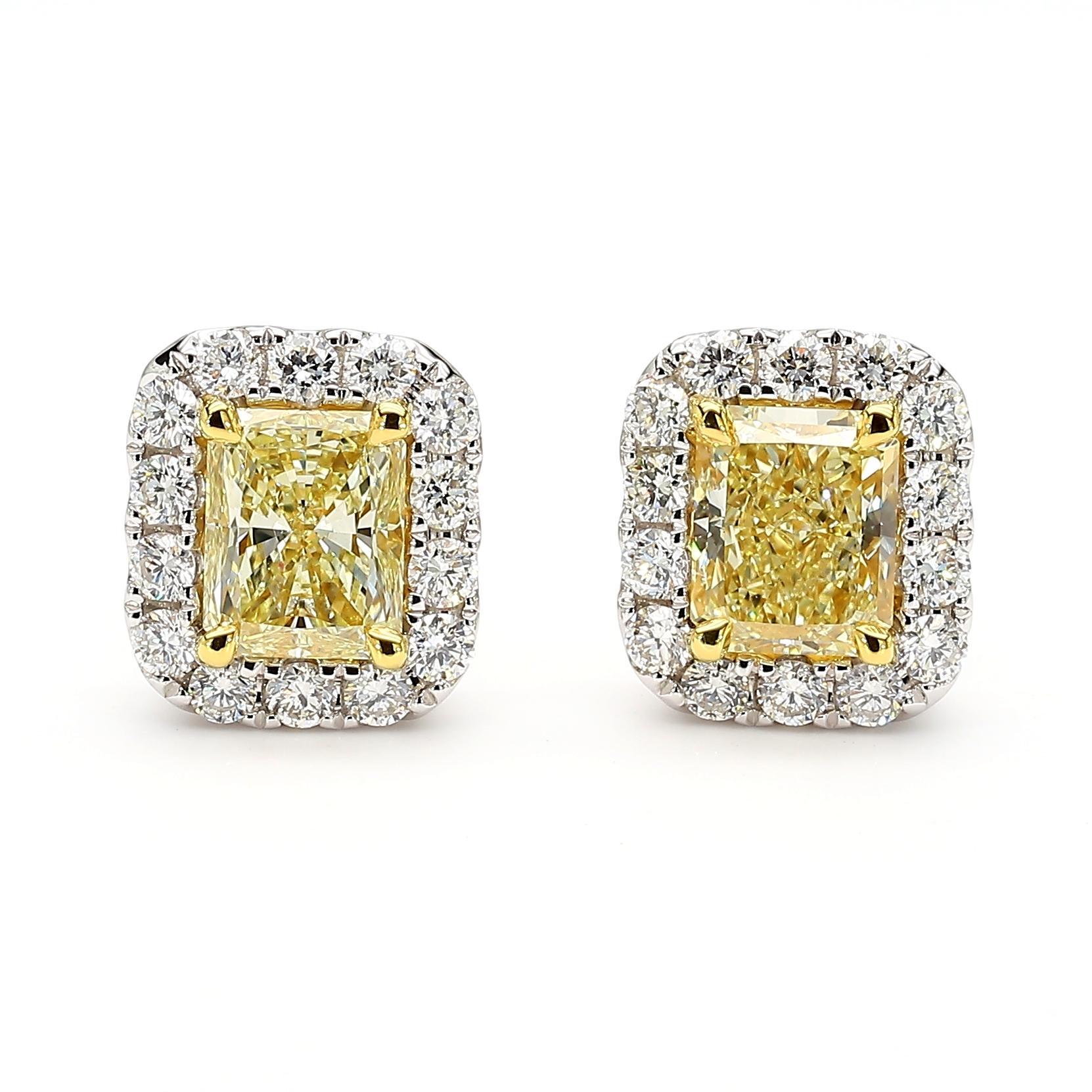 GIA Certified Natural Yellow Radiant Diamond 2.35 Carat TW Gold Stud Earrings Contemporáneo en venta