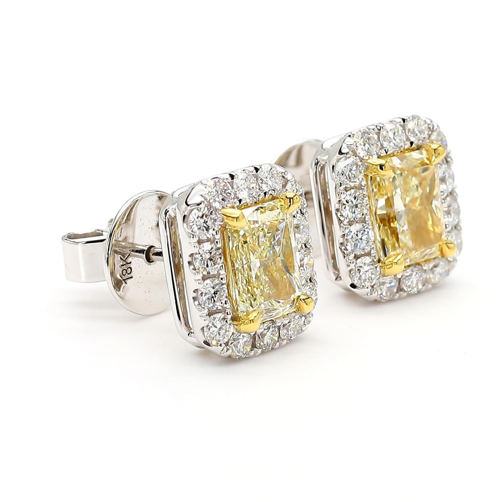 GIA Certified Natural Yellow Radiant Diamond 2.35 Carat TW Gold Stud Earrings Corte radiante en venta