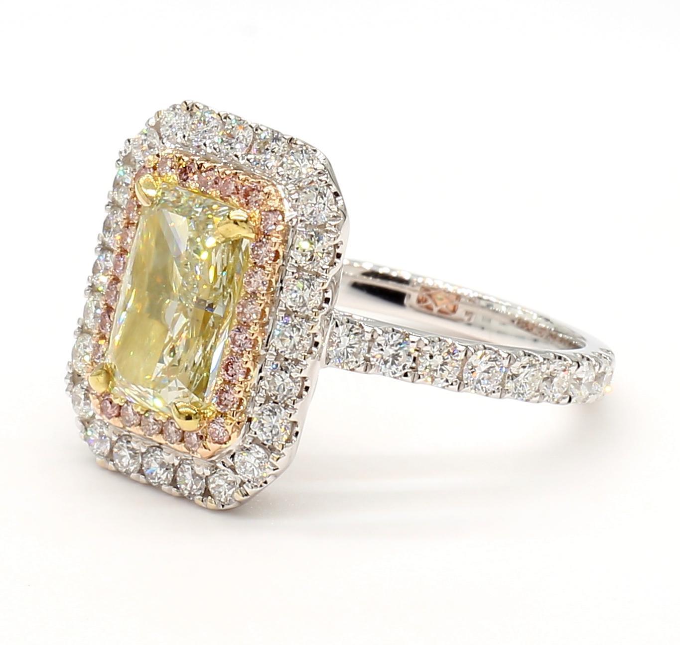Taille radiant Bague cocktail en or jaune radiant certifiée GIA de 3.16 carat poids total en vente