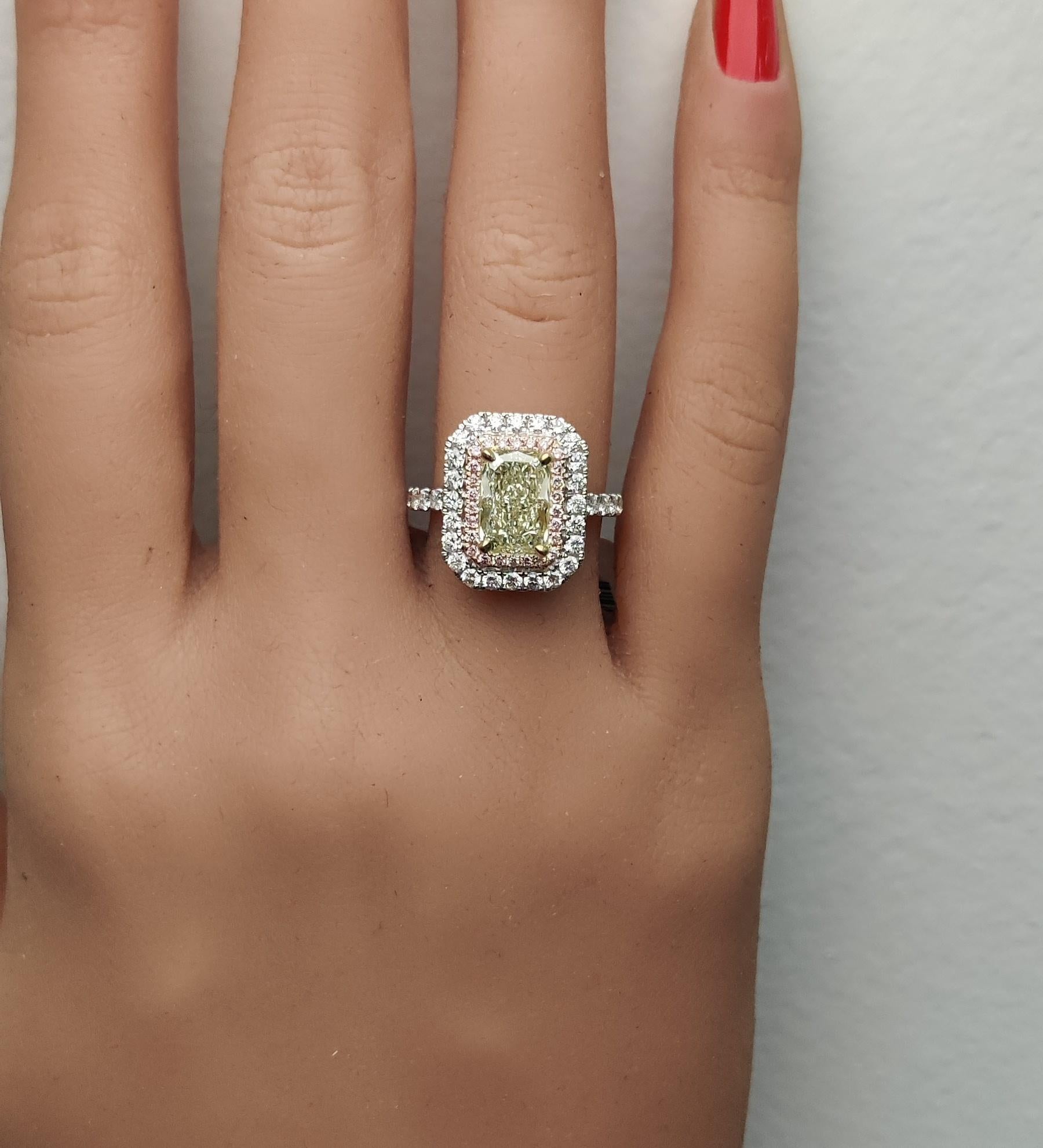 Bague cocktail en or jaune radiant certifiée GIA de 3.16 carat poids total Neuf - En vente à New York, NY