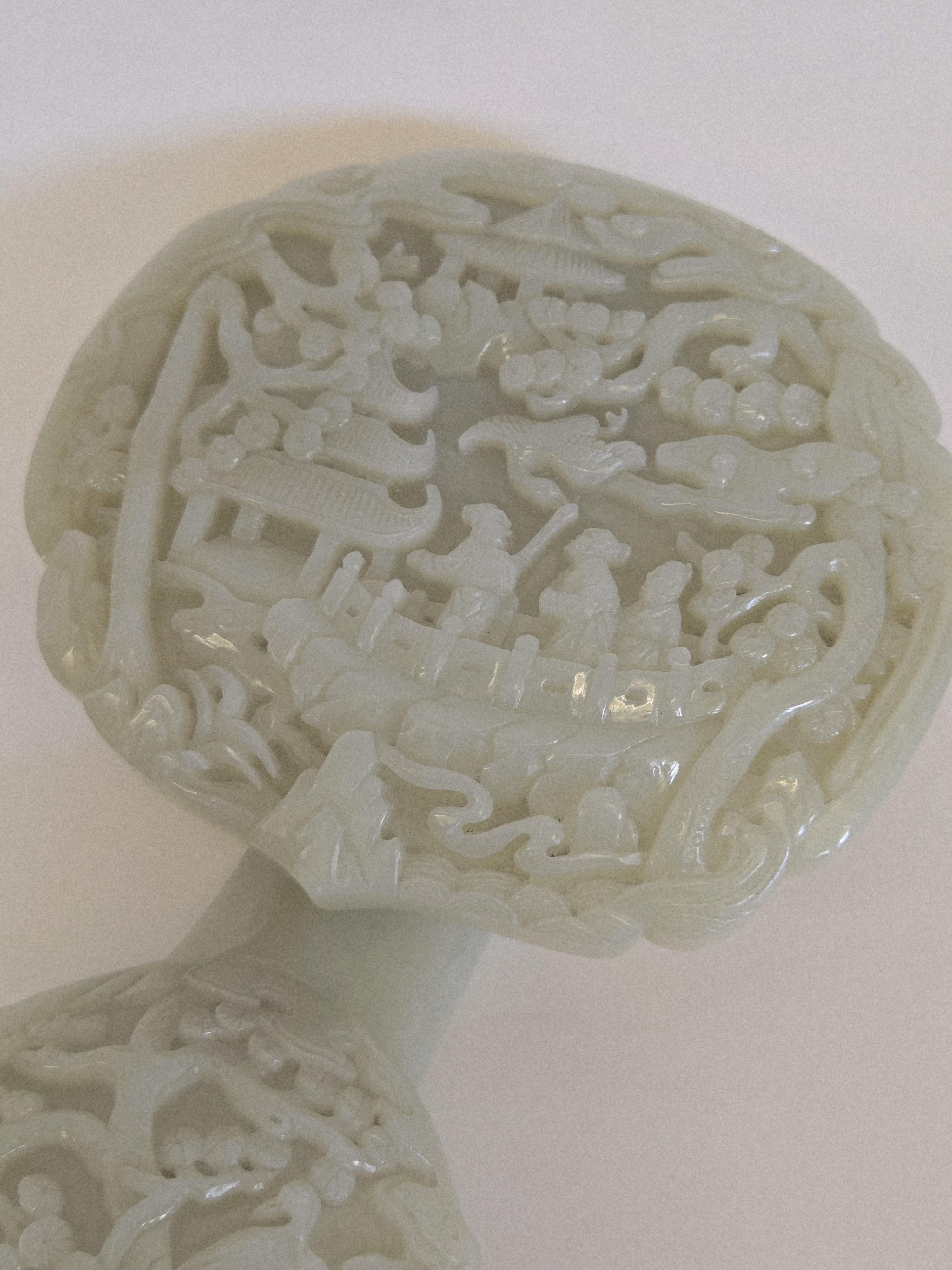 Ornement Ruyi en jade néphrite certifié GIA dans une monture fine en vente 9