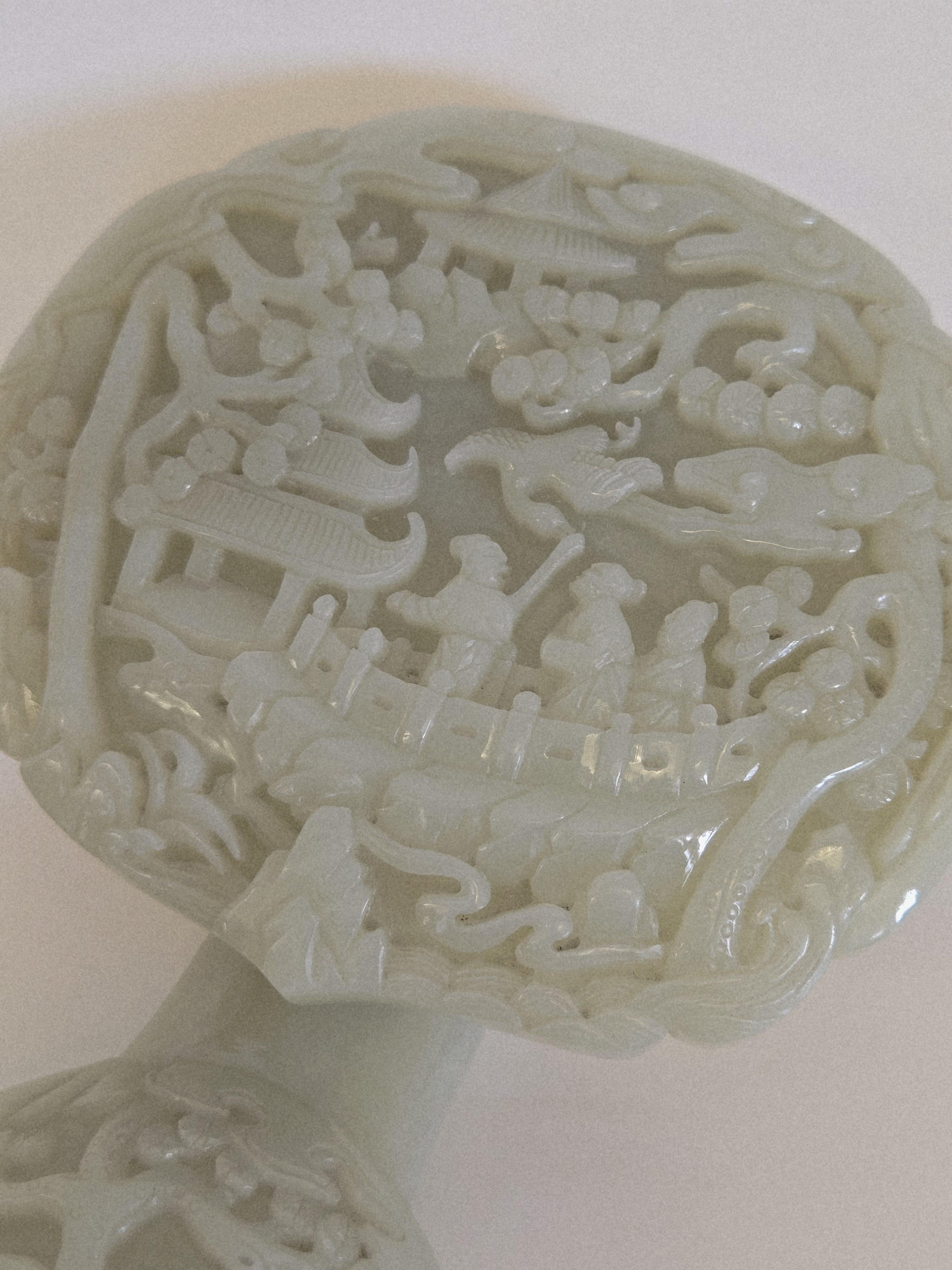 Ornement Ruyi en jade néphrite certifié GIA dans une monture fine en vente 10