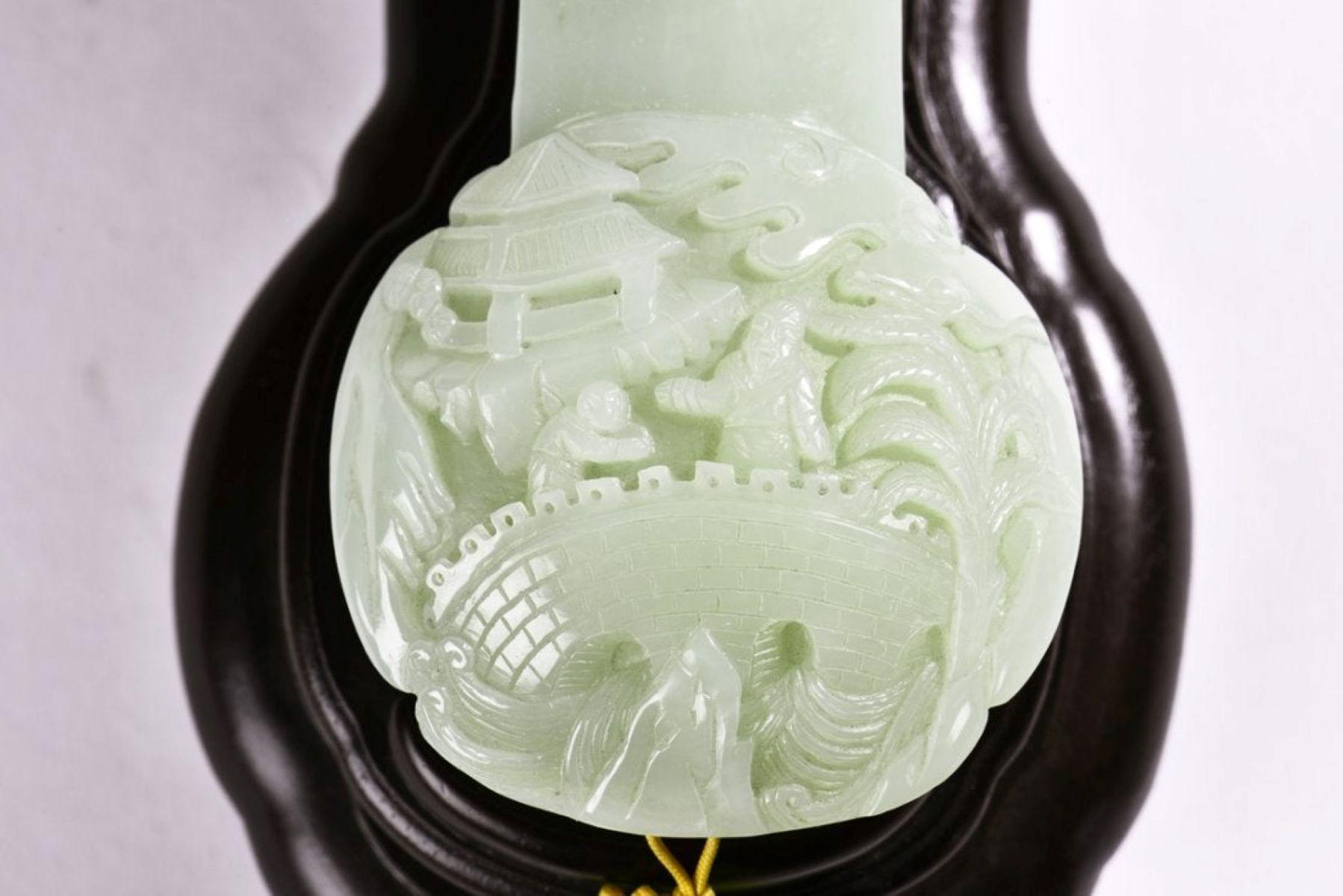 Artiste Ornement Ruyi en jade néphrite certifié GIA dans une monture fine en vente