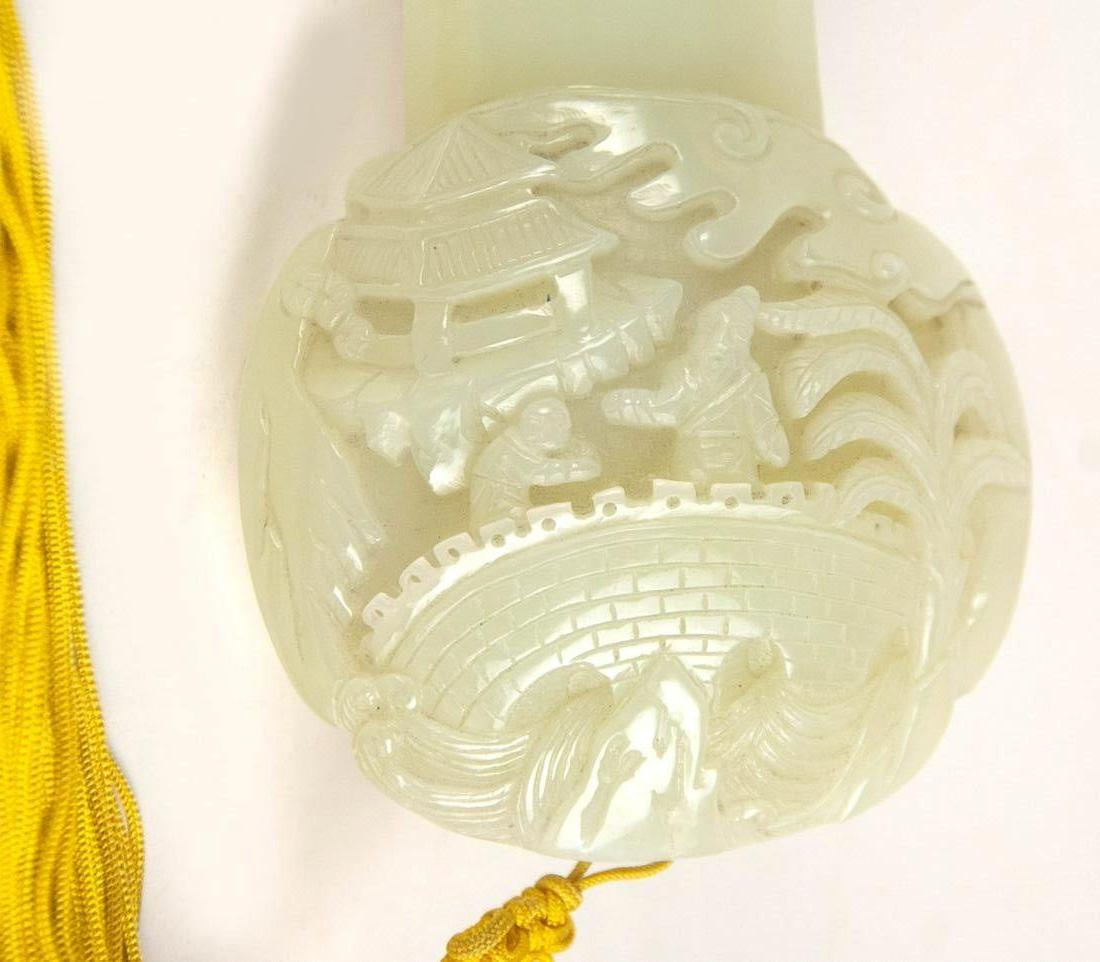 Ornement Ruyi en jade néphrite certifié GIA dans une monture fine en vente 1