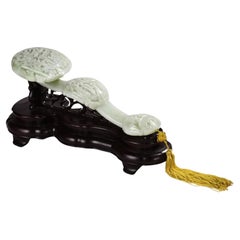 Ornement Ruyi en jade néphrite certifié GIA dans une monture fine